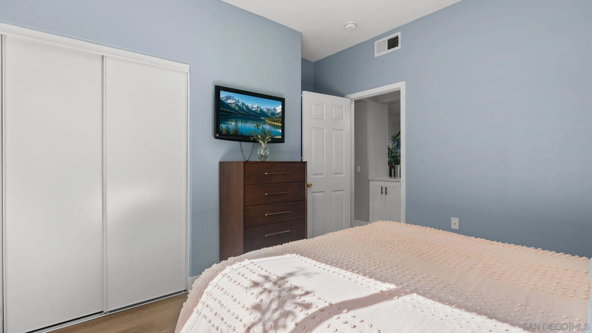 https://cdn.realtyfeed.com/cdn/127/260014281/ccd2f36a088c7dea2465be9e63895a36.webp