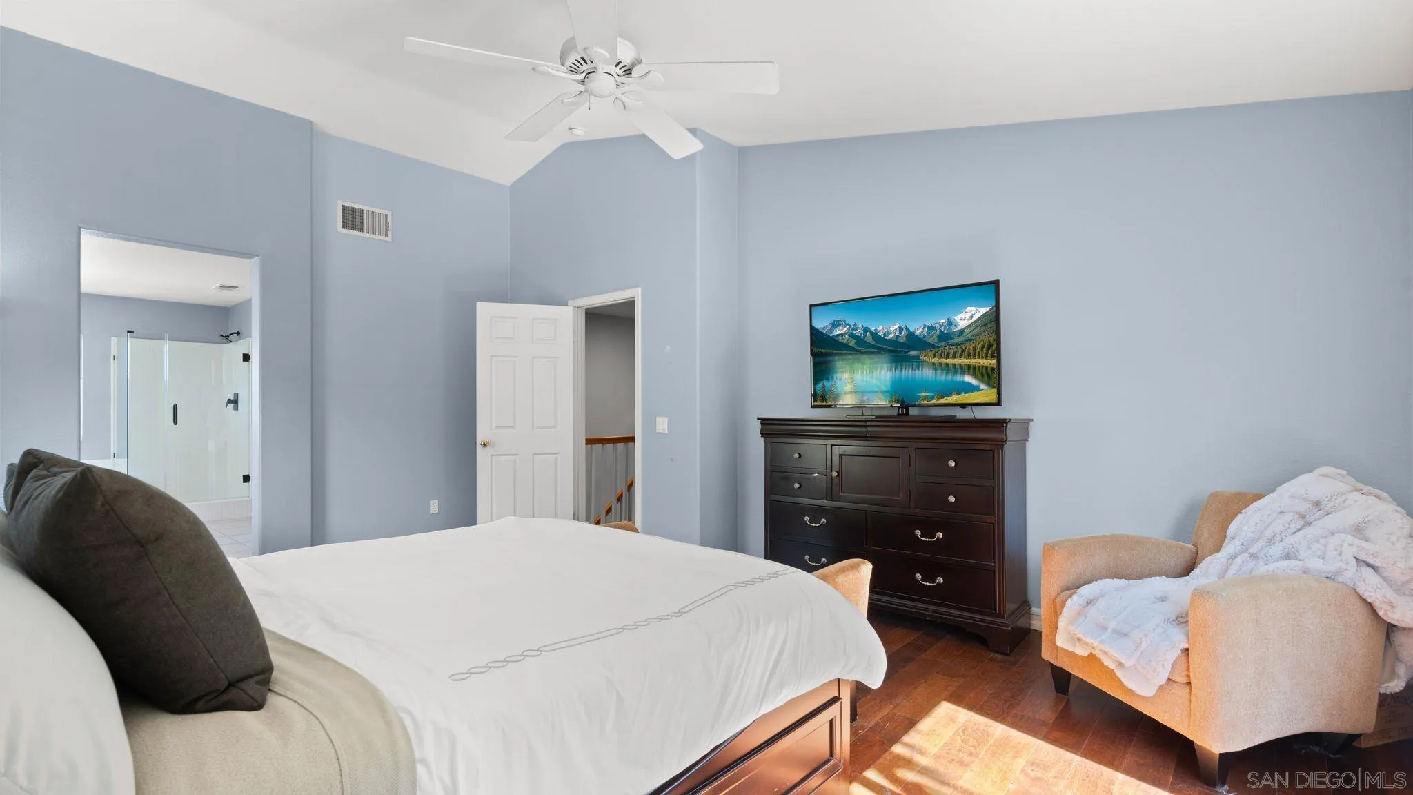 https://cdn.realtyfeed.com/cdn/127/260014281/df17837f5563dd01c7d1f4d64f22e8d1.webp
