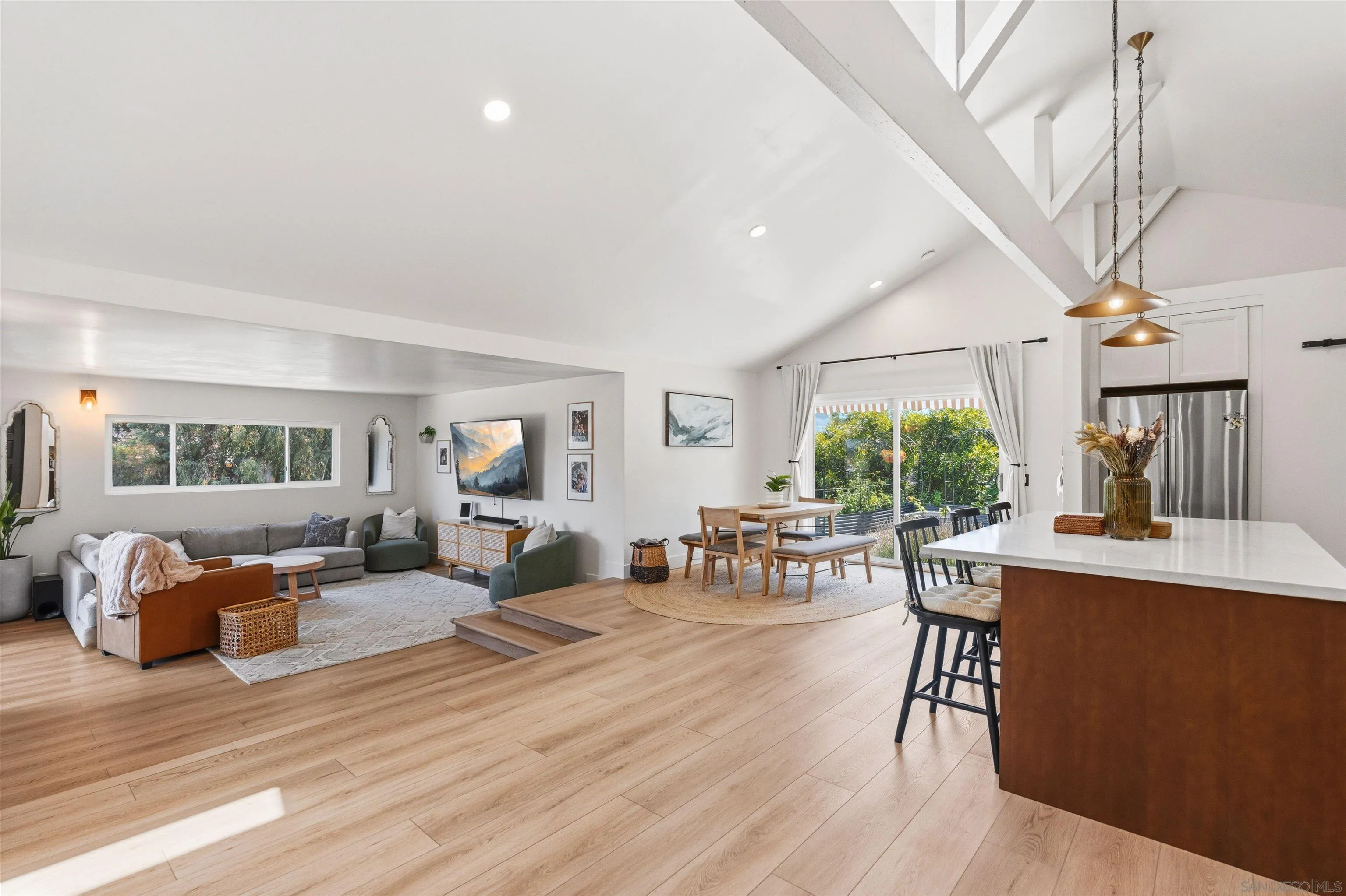 https://cdn.realtyfeed.com/cdn/127/260014286/027e2aca0082a6d3c617a451d76fdd07.webp