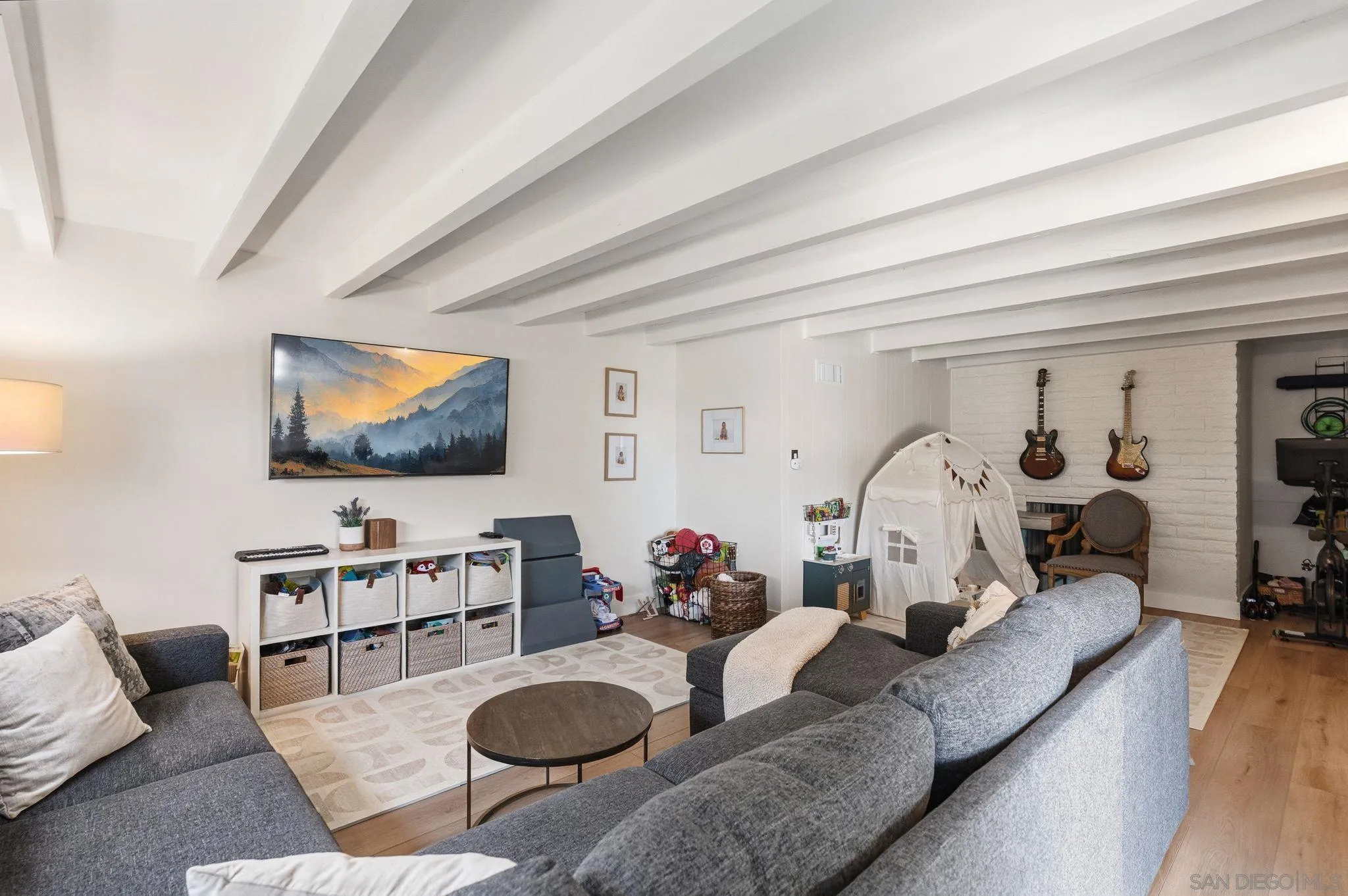 https://cdn.realtyfeed.com/cdn/127/260014286/296960e687c9cbb143458a93c582f5c5.webp