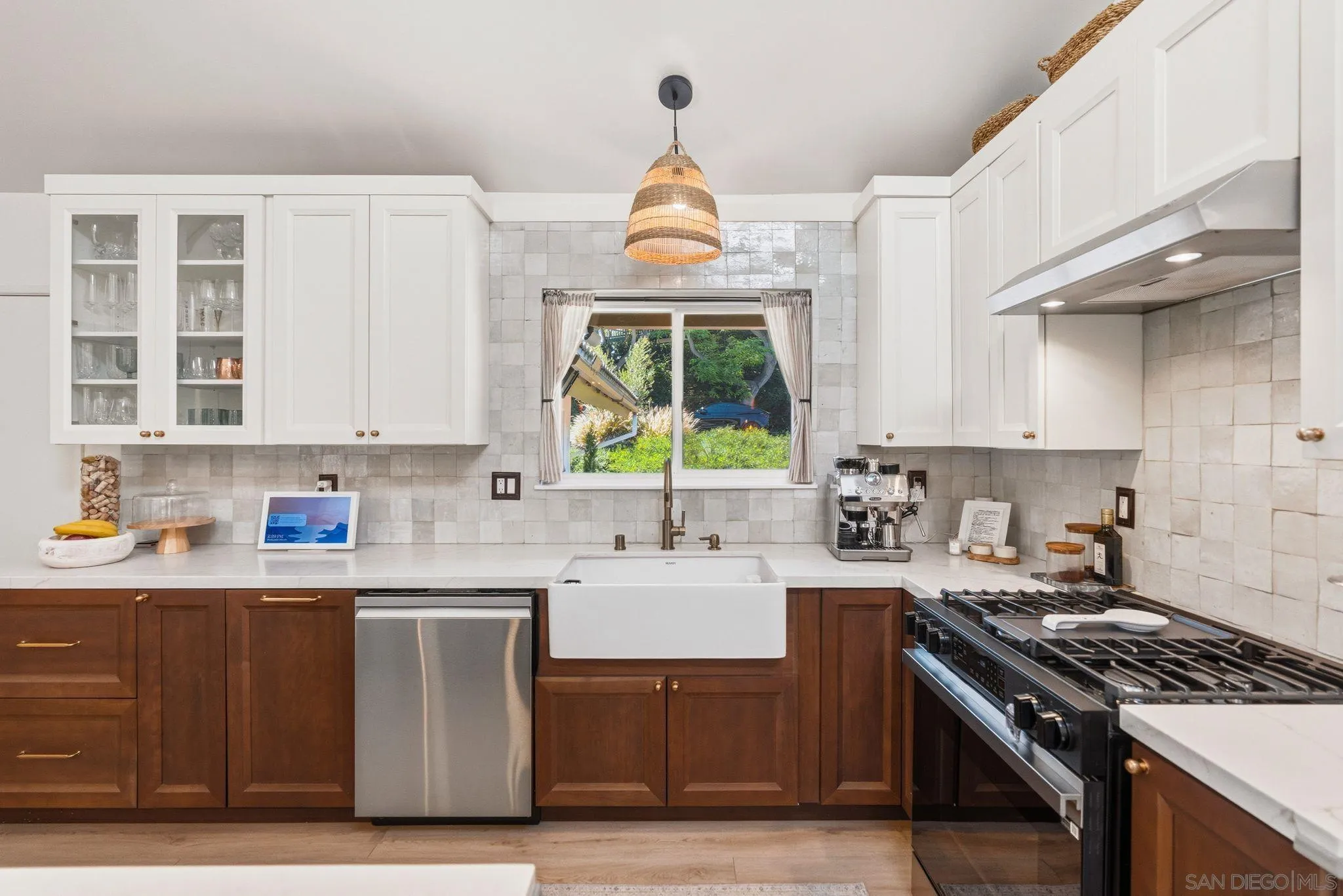 https://cdn.realtyfeed.com/cdn/127/260014286/49ab5f14e3021505bfa35b92ff308e0b.webp