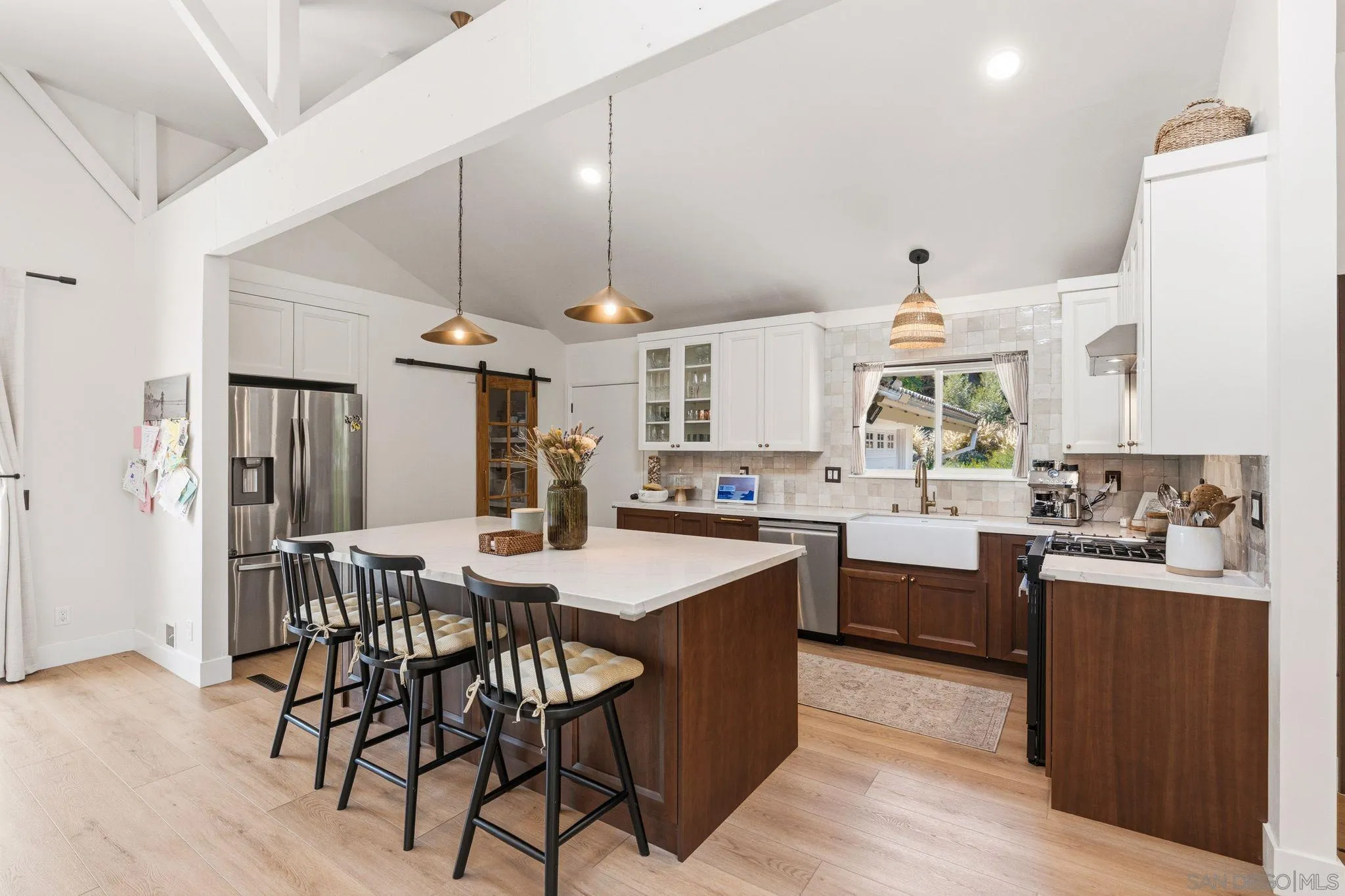 https://cdn.realtyfeed.com/cdn/127/260014286/5a00311adaed29d869cf80ac8d20c4ad.webp