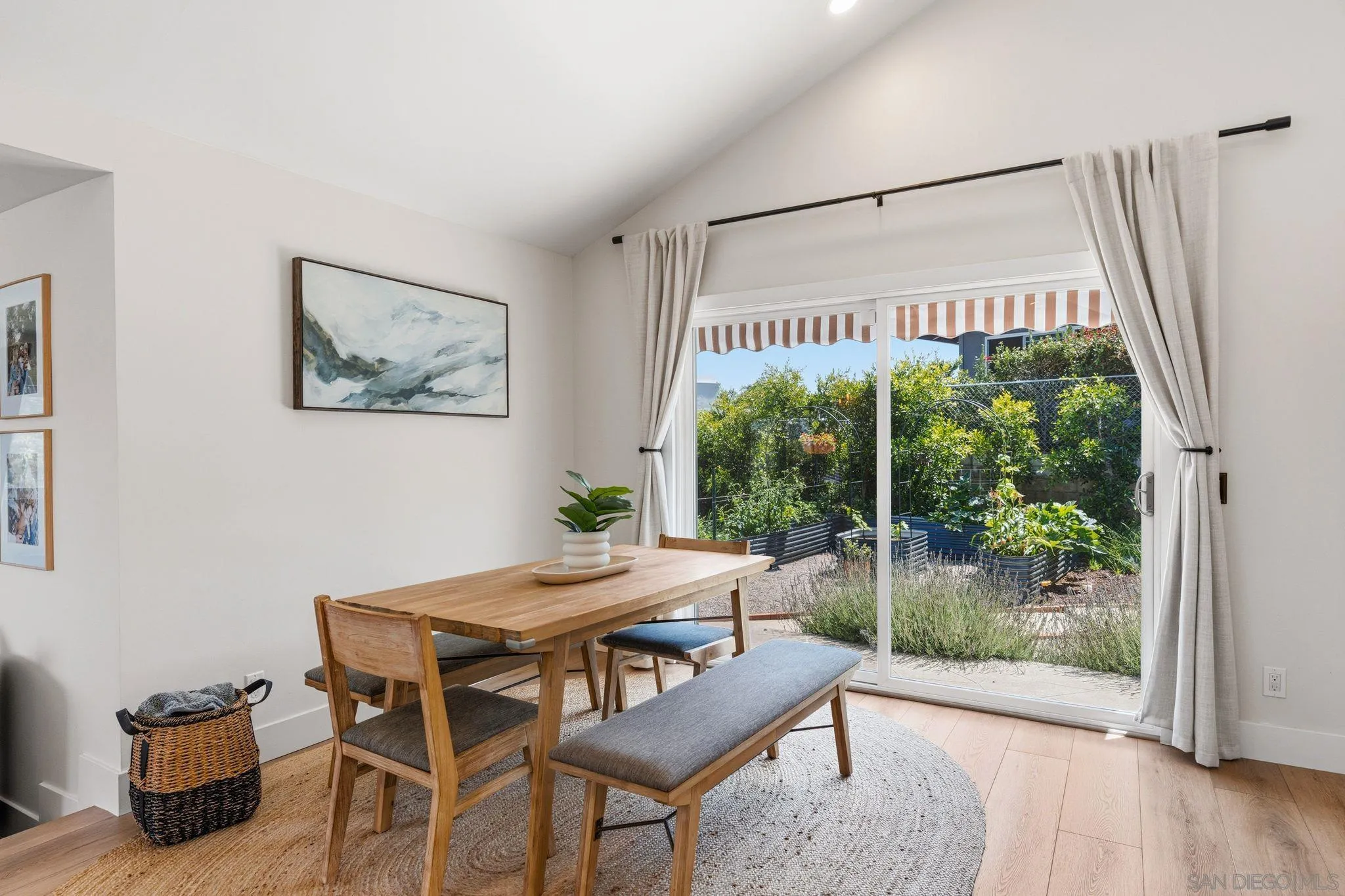 https://cdn.realtyfeed.com/cdn/127/260014286/84cc67d65cd04337cde4d990da85f99a.webp