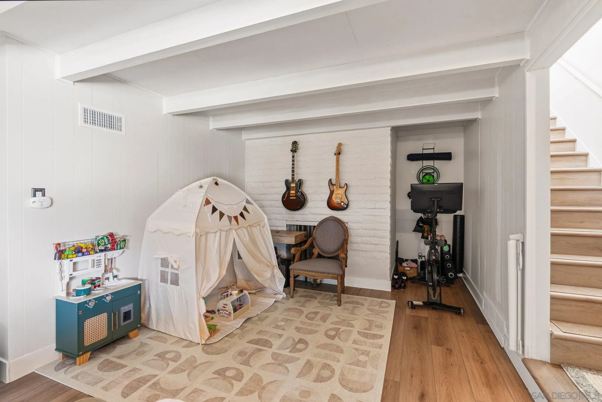 https://cdn.realtyfeed.com/cdn/127/260014286/859a449f135ec51839c6b16b63a3e871.webp