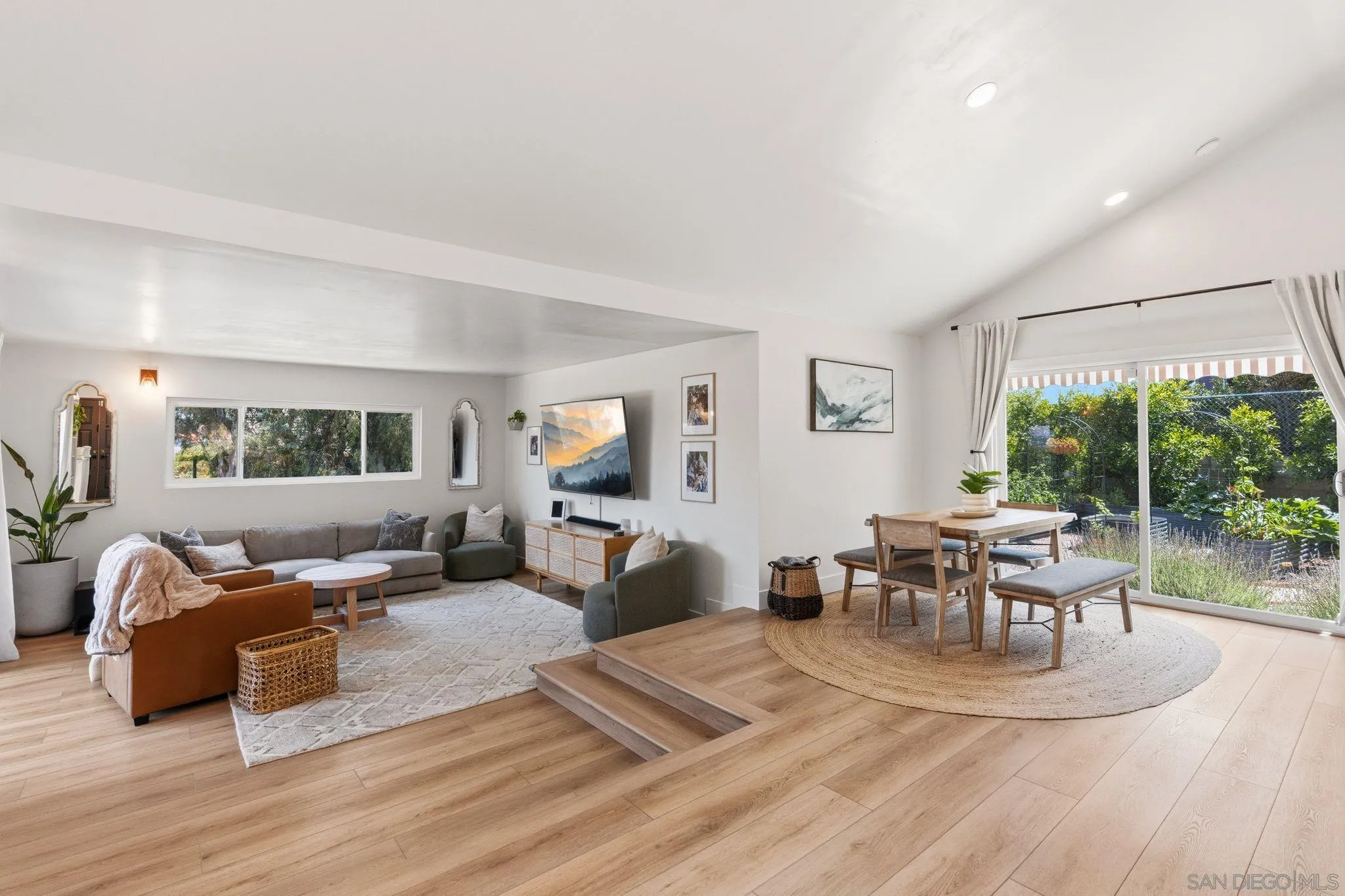 https://cdn.realtyfeed.com/cdn/127/260014286/89f750f8fbfc0ebe40f52e4200fad289.webp