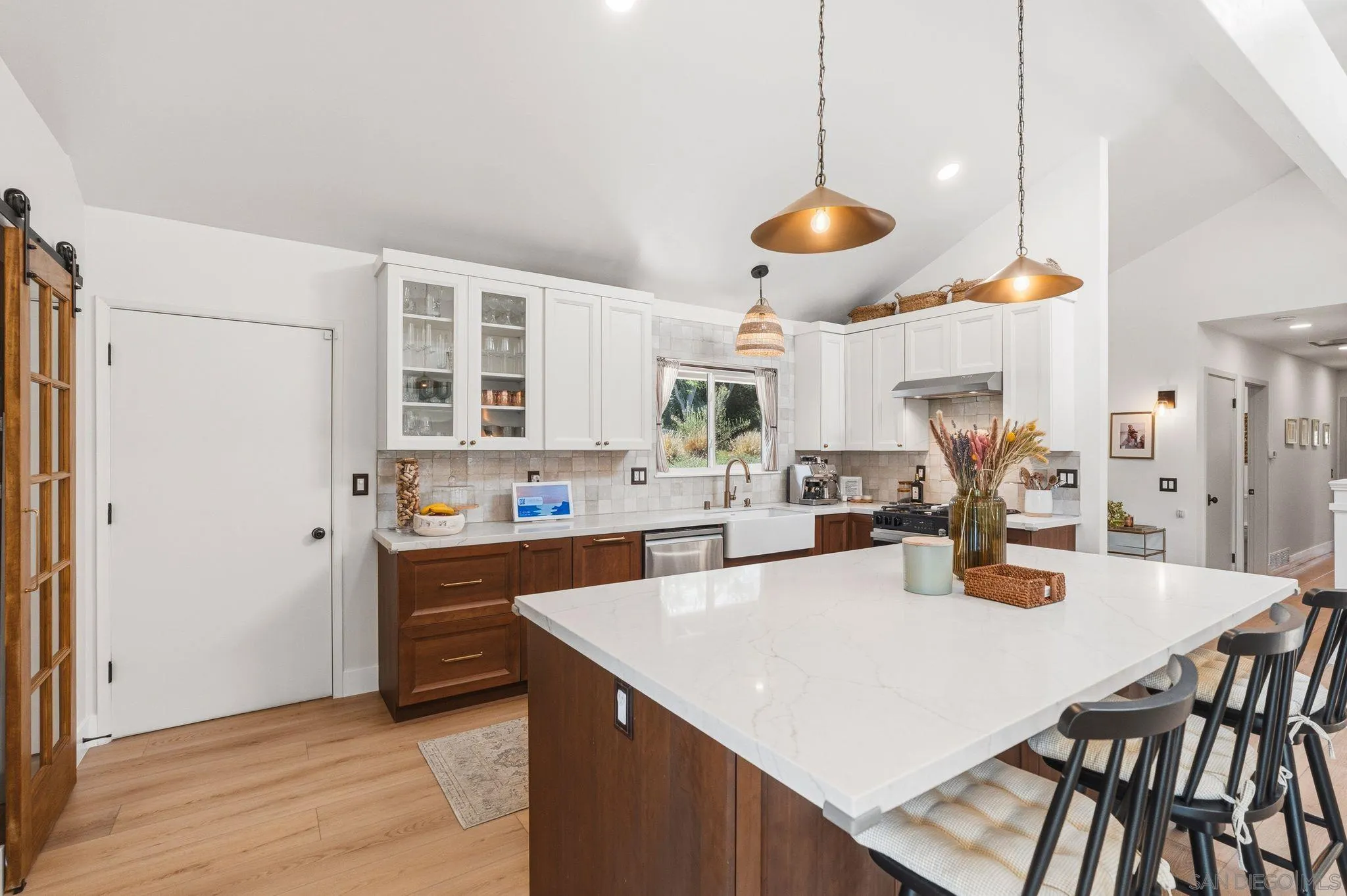 https://cdn.realtyfeed.com/cdn/127/260014286/9c5f5724977702a3f12adb97cc0b5c15.webp