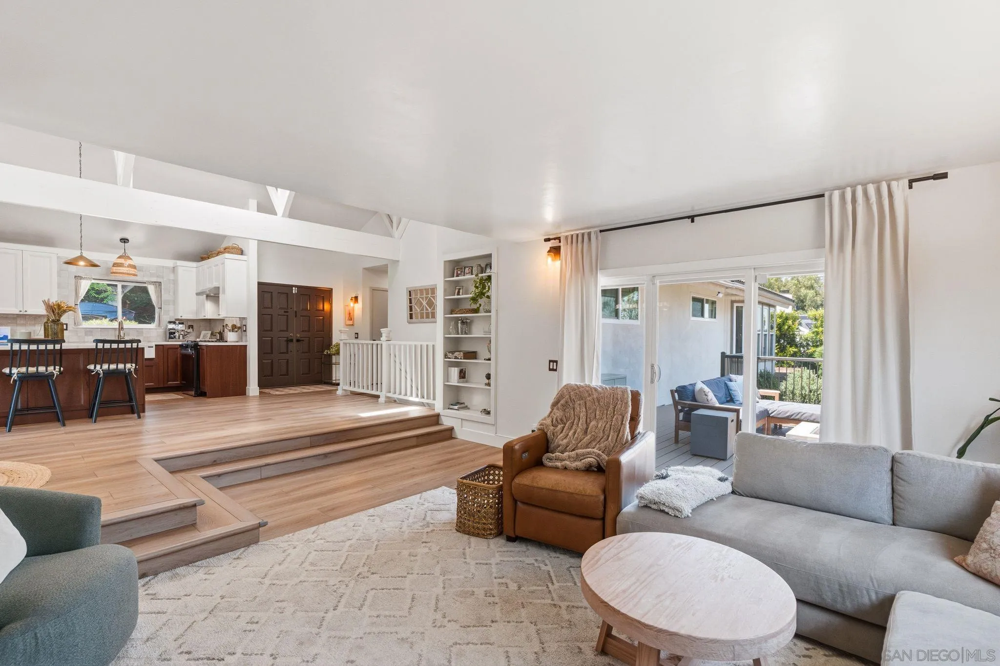 https://cdn.realtyfeed.com/cdn/127/260014286/bee952982da1857abf3fdc0727a36fdd.webp