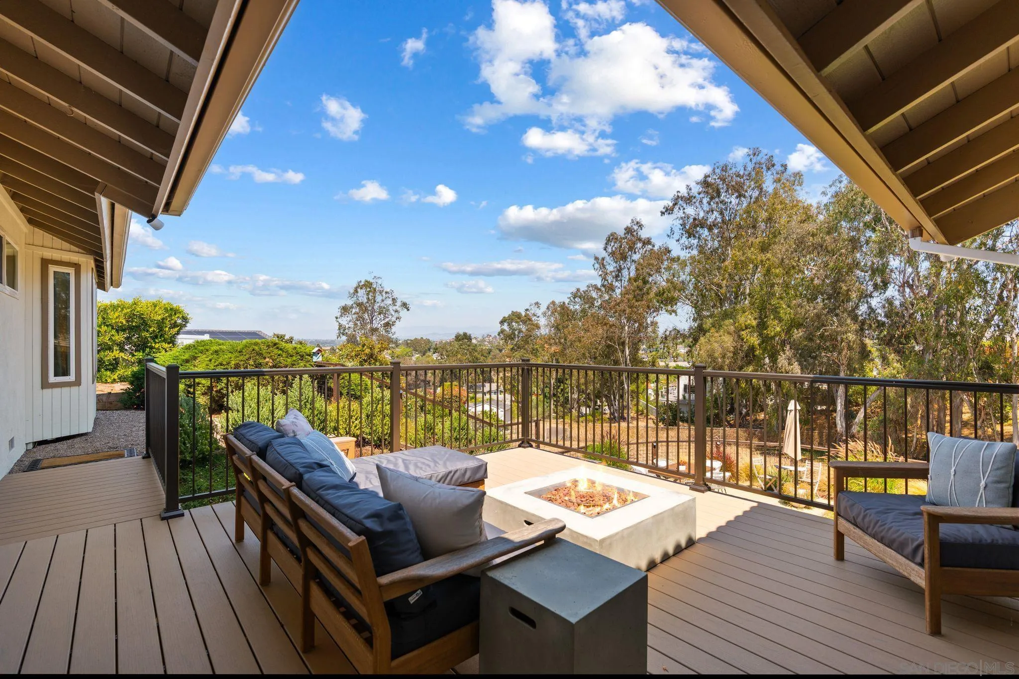 https://cdn.realtyfeed.com/cdn/127/260014286/d21cbfab828c30ecd399db48471bb32b.webp