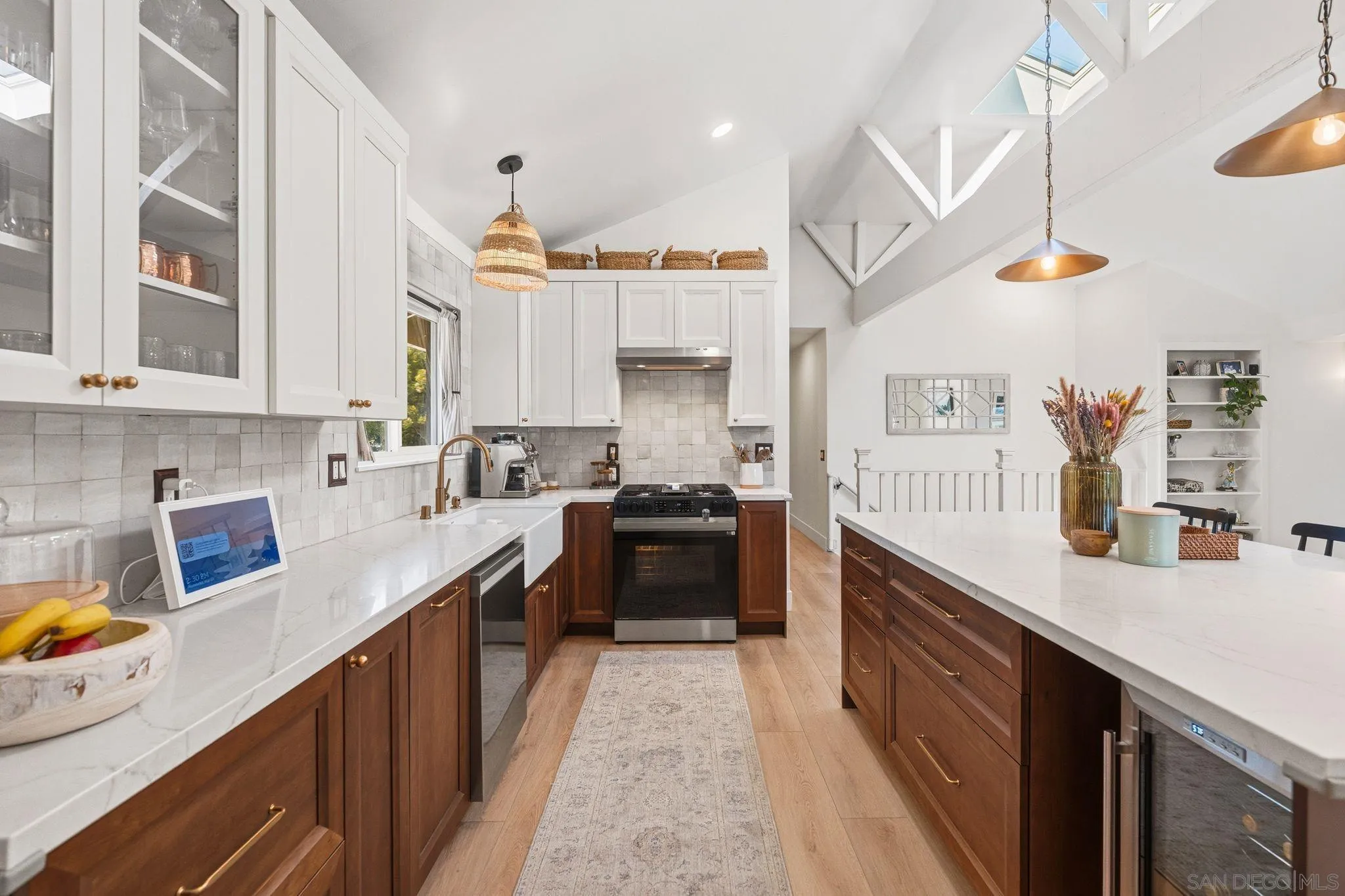 https://cdn.realtyfeed.com/cdn/127/260014286/d964c010a2e21e07833652be25aa11ca.webp