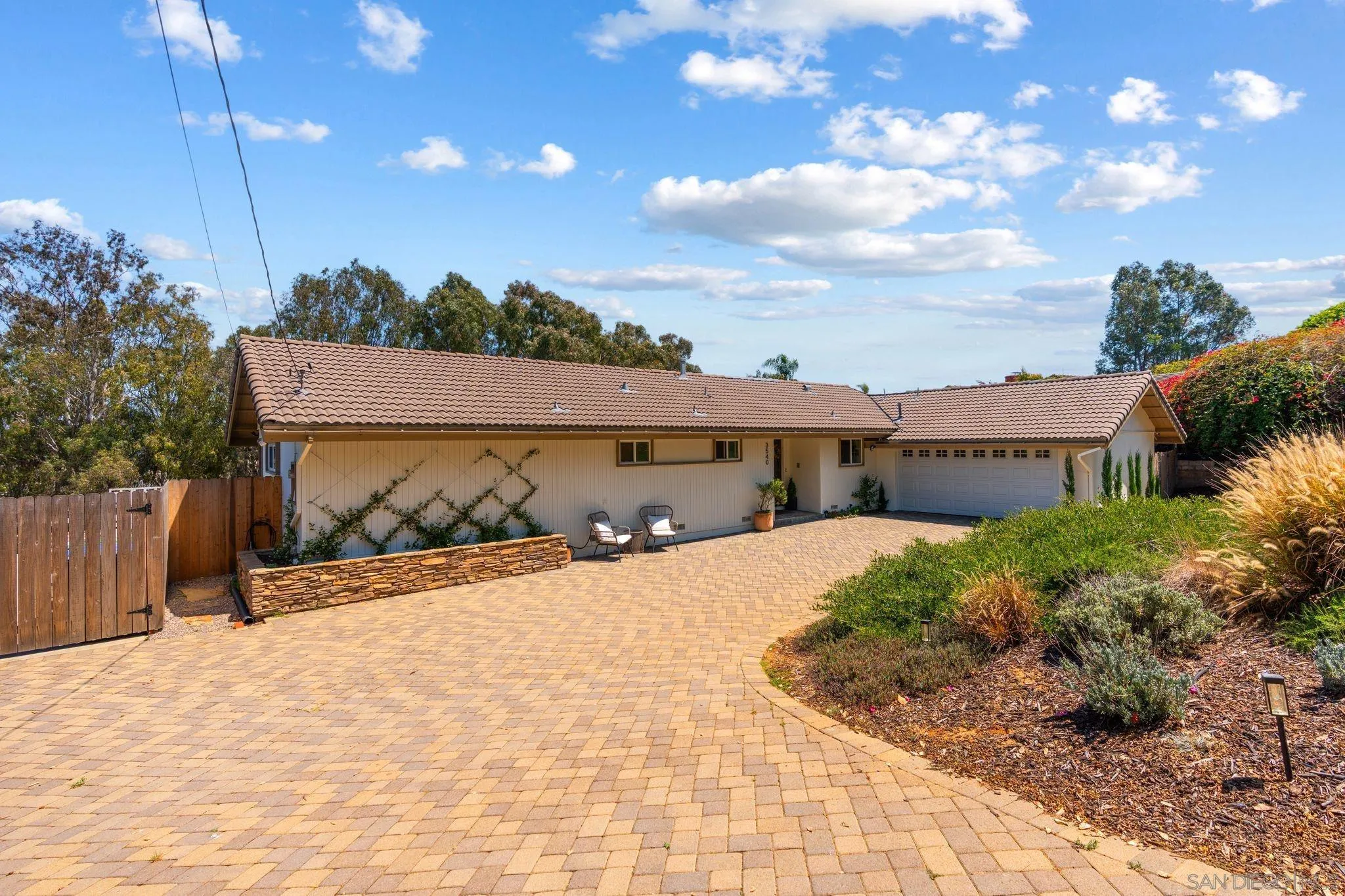 https://cdn.realtyfeed.com/cdn/127/260014286/efc6f41c2e69570bd86edce6daa89fad.webp