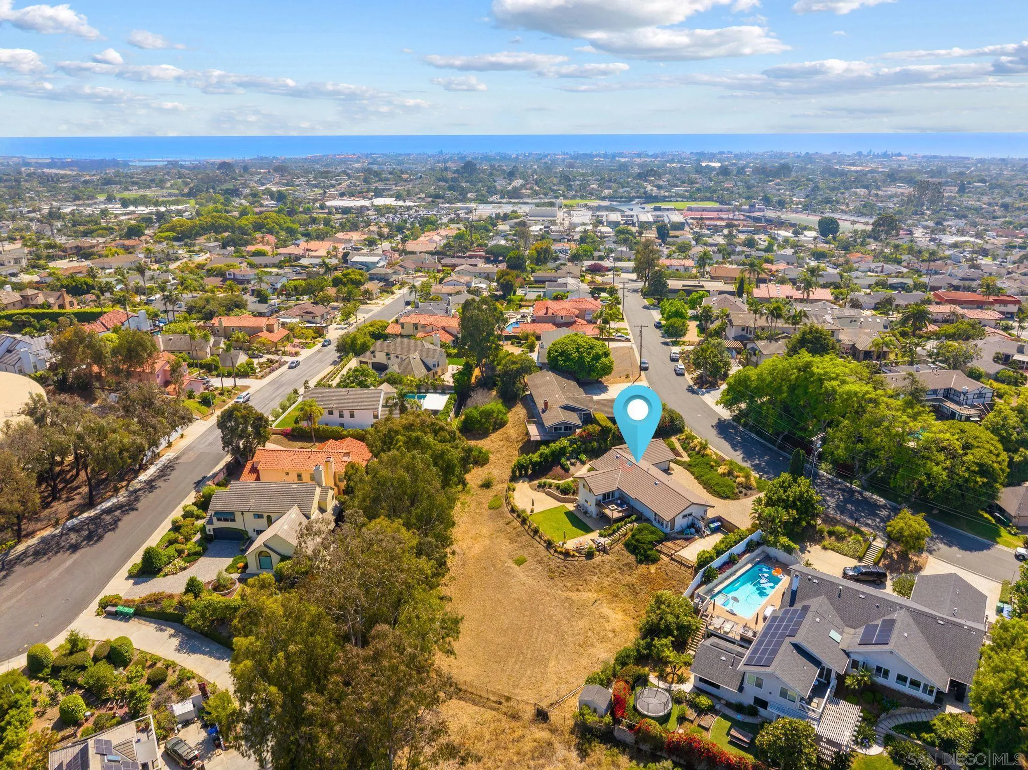 https://cdn.realtyfeed.com/cdn/127/260014286/f2b2b1184f55279461fc05635351c7fc.webp