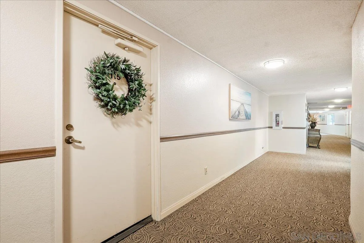 https://cdn.realtyfeed.com/cdn/127/260014287/24cae28f3f648df862db9794fbe8b8e4.webp
