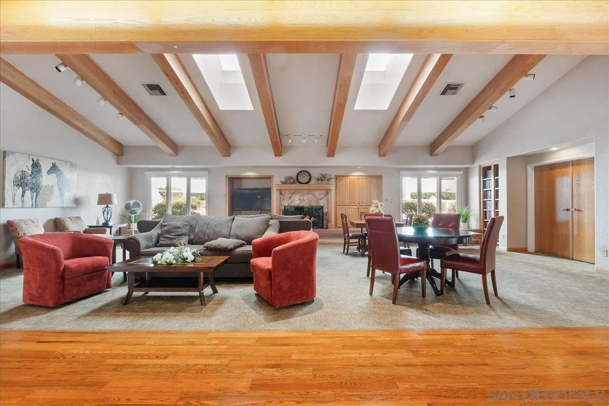 https://cdn.realtyfeed.com/cdn/127/260014287/8562f315871005f2b88cdd6e341ab6ed.webp