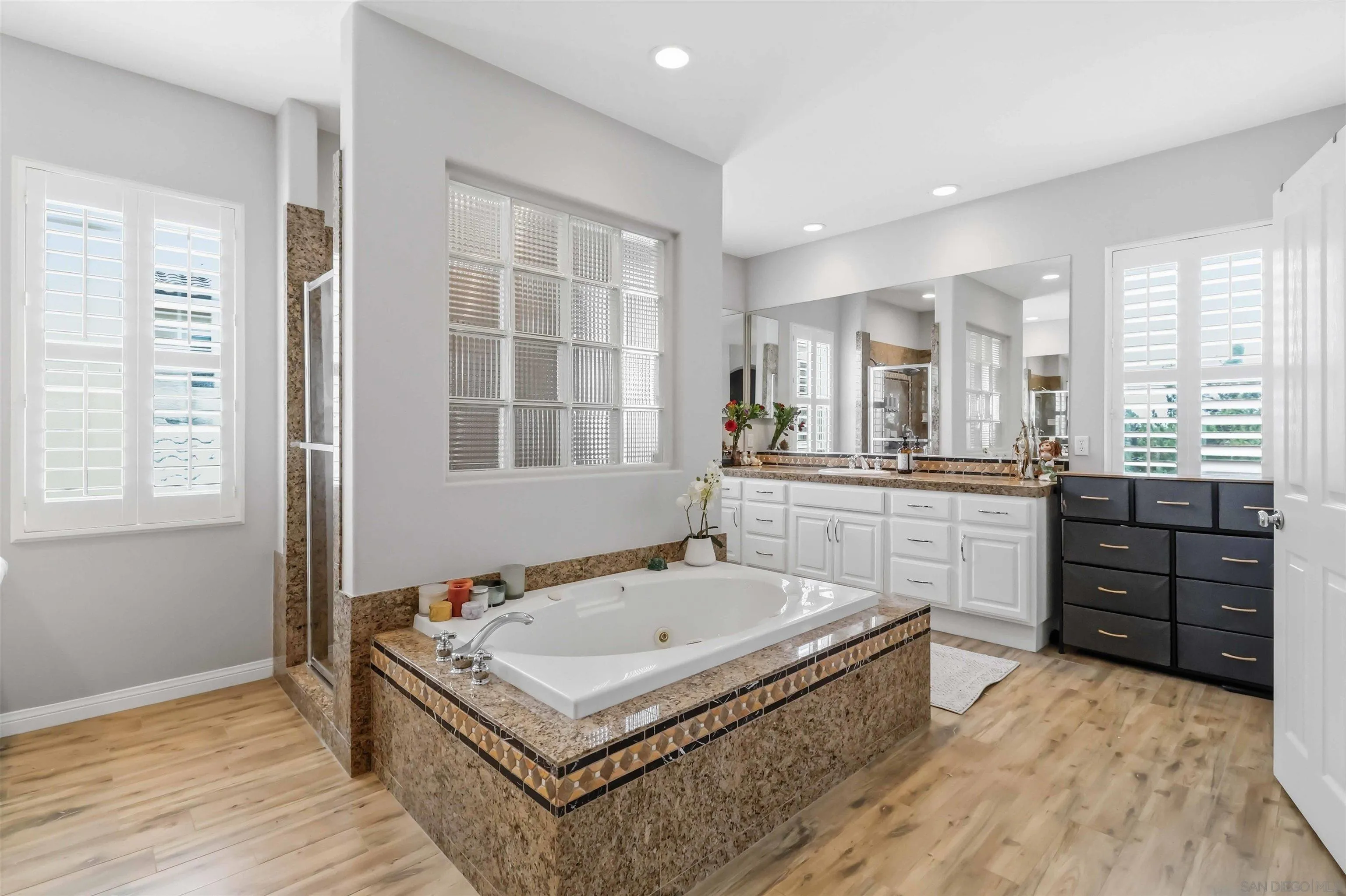 https://cdn.realtyfeed.com/cdn/127/260014288/8d83f132aed407a19b0e9027090f6175.webp