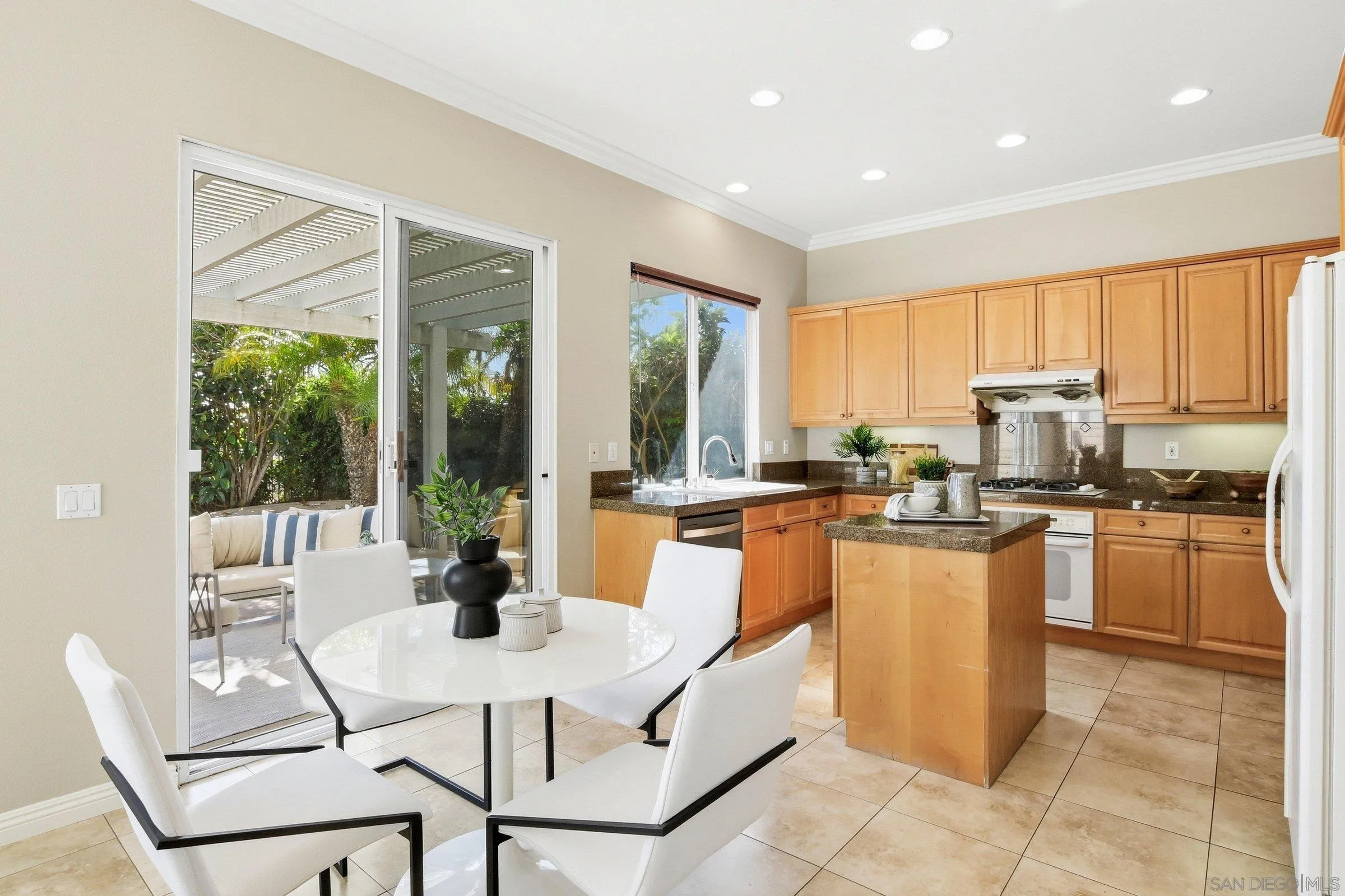 https://cdn.realtyfeed.com/cdn/127/260014289/1992bcdbc843abf11c5b0ded833292fe.webp