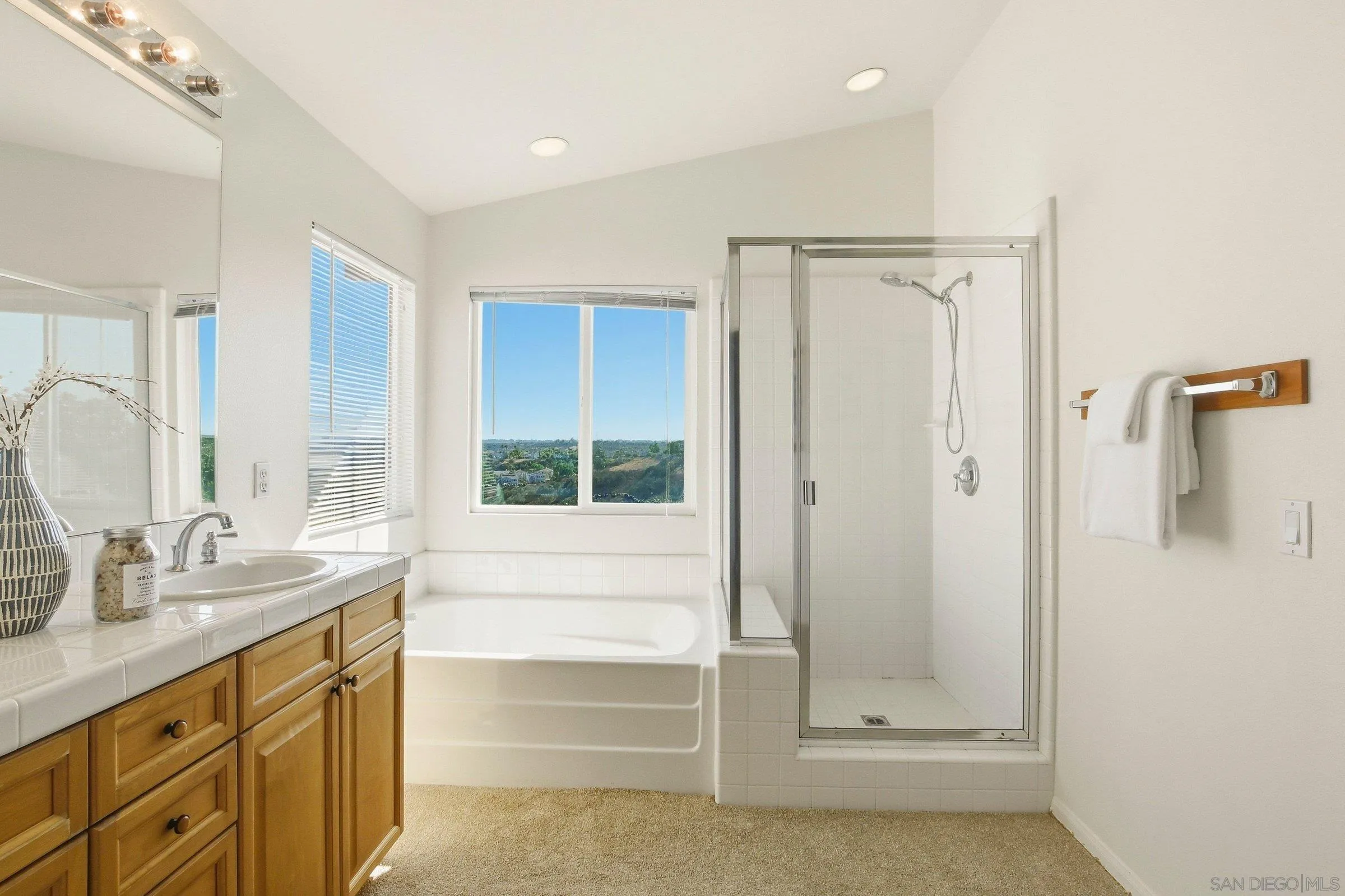 https://cdn.realtyfeed.com/cdn/127/260014289/23893633a8dbabf2dc7dae87f38c09a6.webp