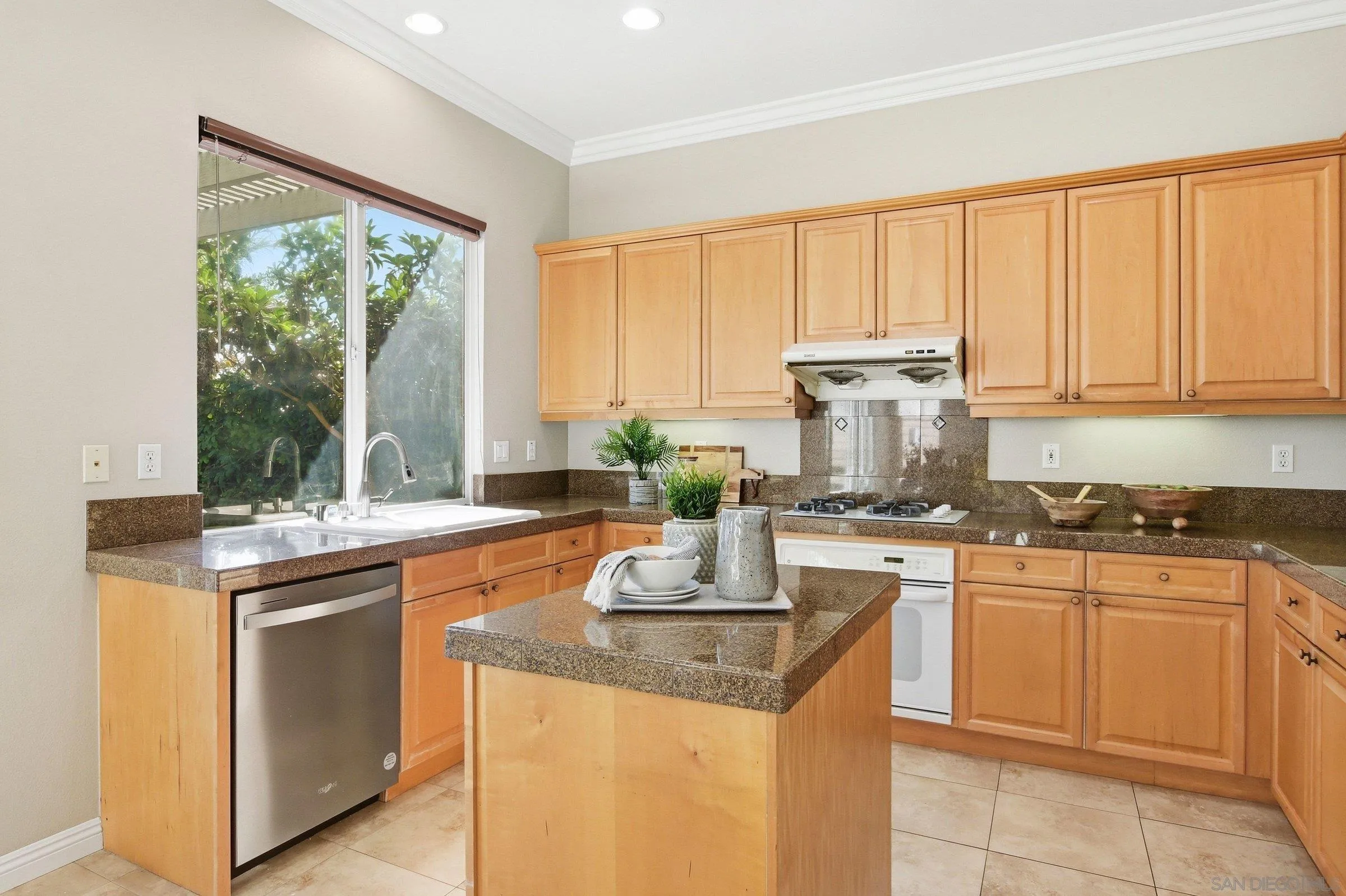https://cdn.realtyfeed.com/cdn/127/260014289/347f078cfcd797795fb50e0b08c40921.webp