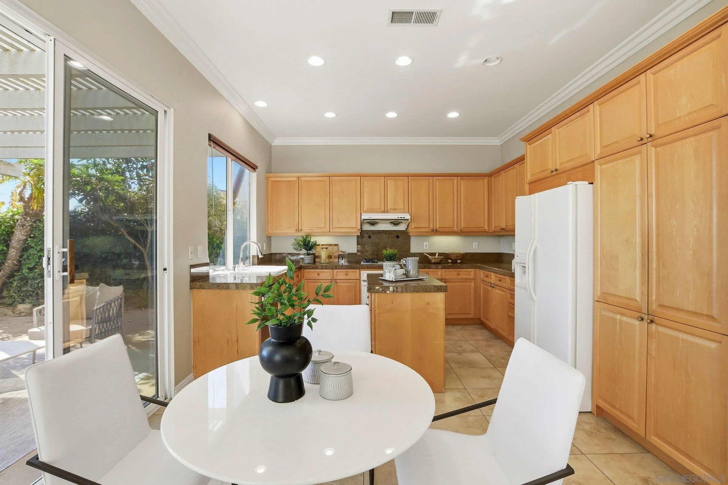 https://cdn.realtyfeed.com/cdn/127/260014289/4102c0290b7eaf5cdaefa25078d41d70.webp