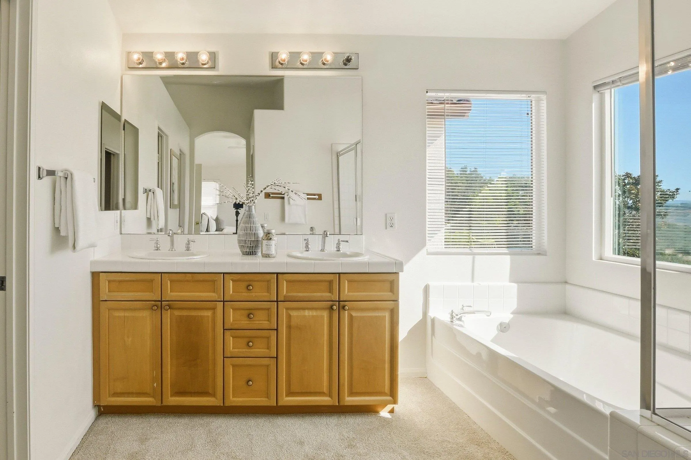 https://cdn.realtyfeed.com/cdn/127/260014289/a2033b0c5e212ddcce058d5bf7d17689.webp