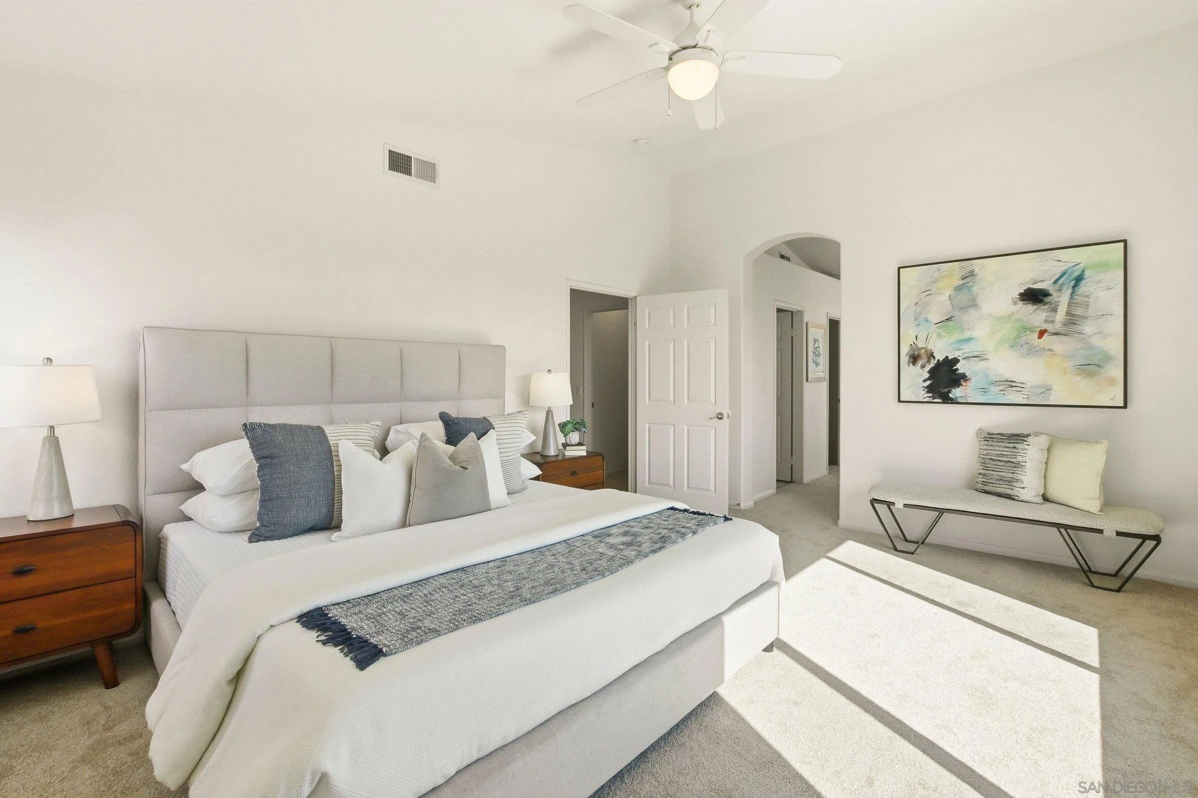 https://cdn.realtyfeed.com/cdn/127/260014289/ebdbcc3324fcf74a872ea8a254c50c95.webp