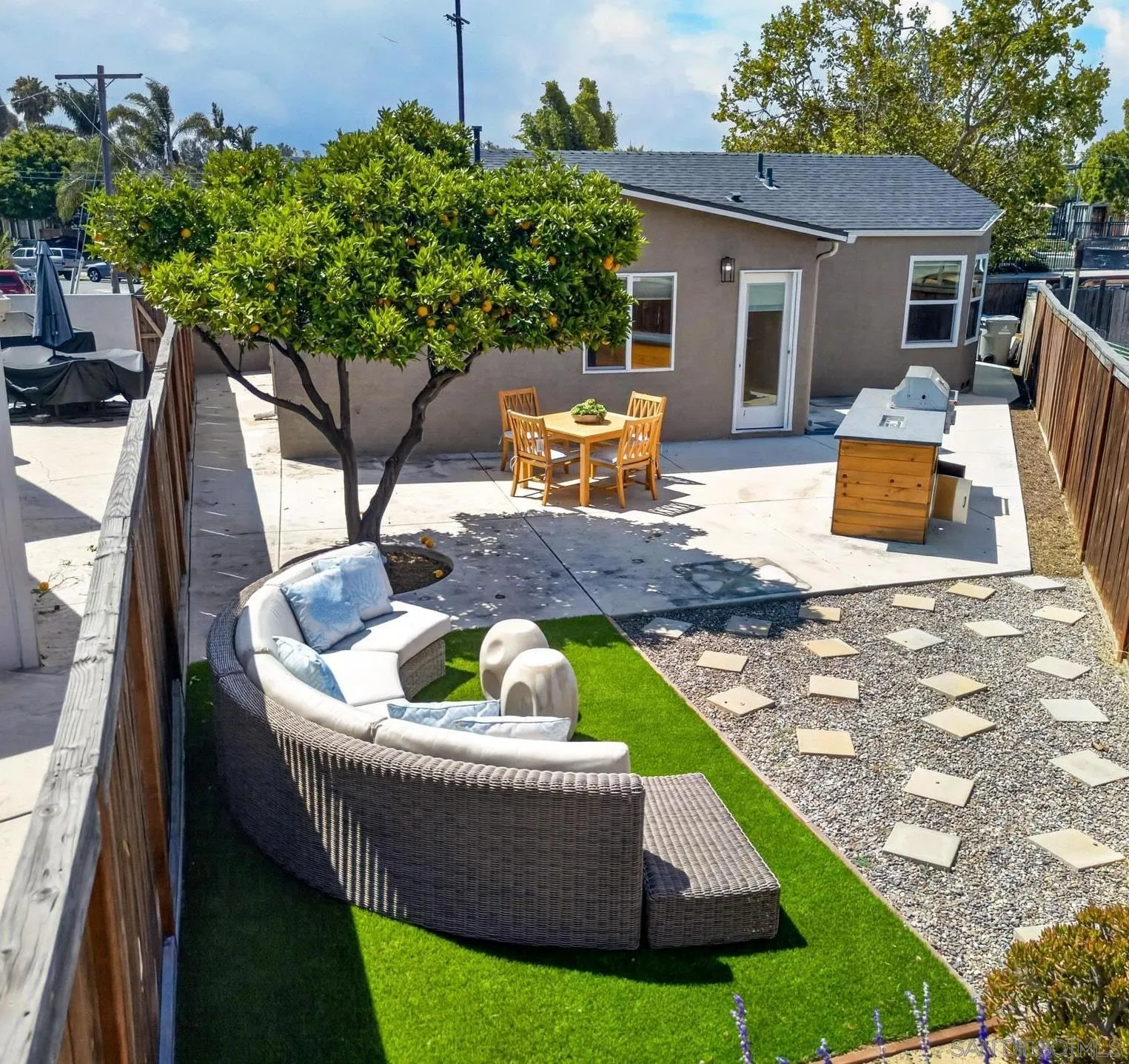 https://cdn.realtyfeed.com/cdn/127/260014290/d3a5b37c972cb824f947aed0fdc1a656.webp