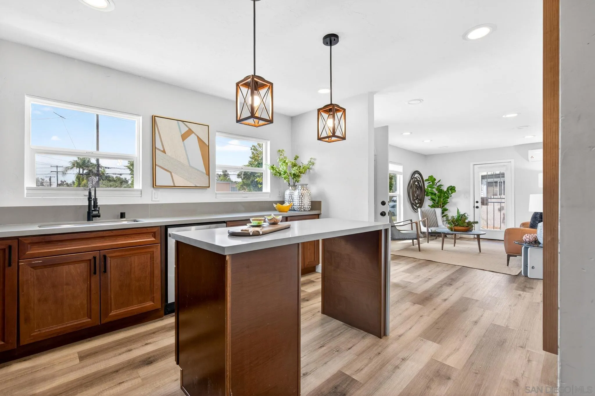 https://cdn.realtyfeed.com/cdn/127/260014290/f54b472c50e00a17bf132cacd42fe6c5.webp