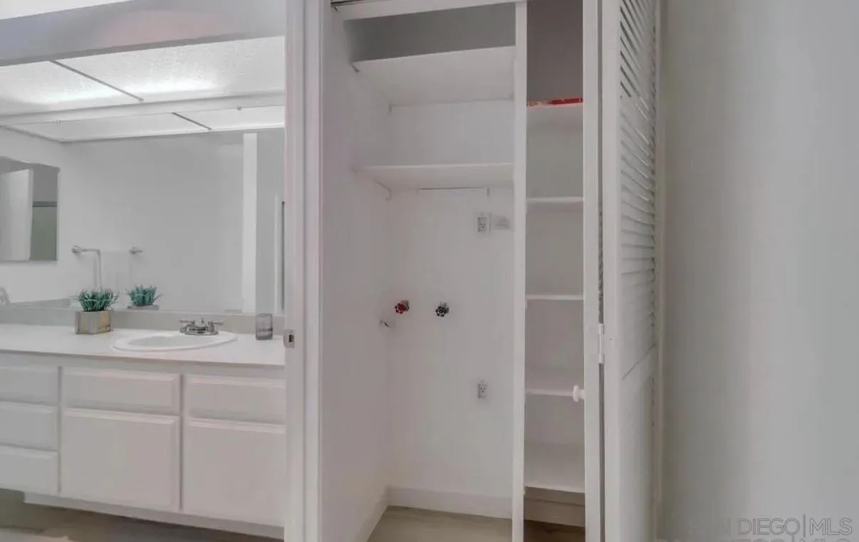 https://cdn.realtyfeed.com/cdn/127/260014291/37a64bd6246b30375568494899e6ddc2.webp