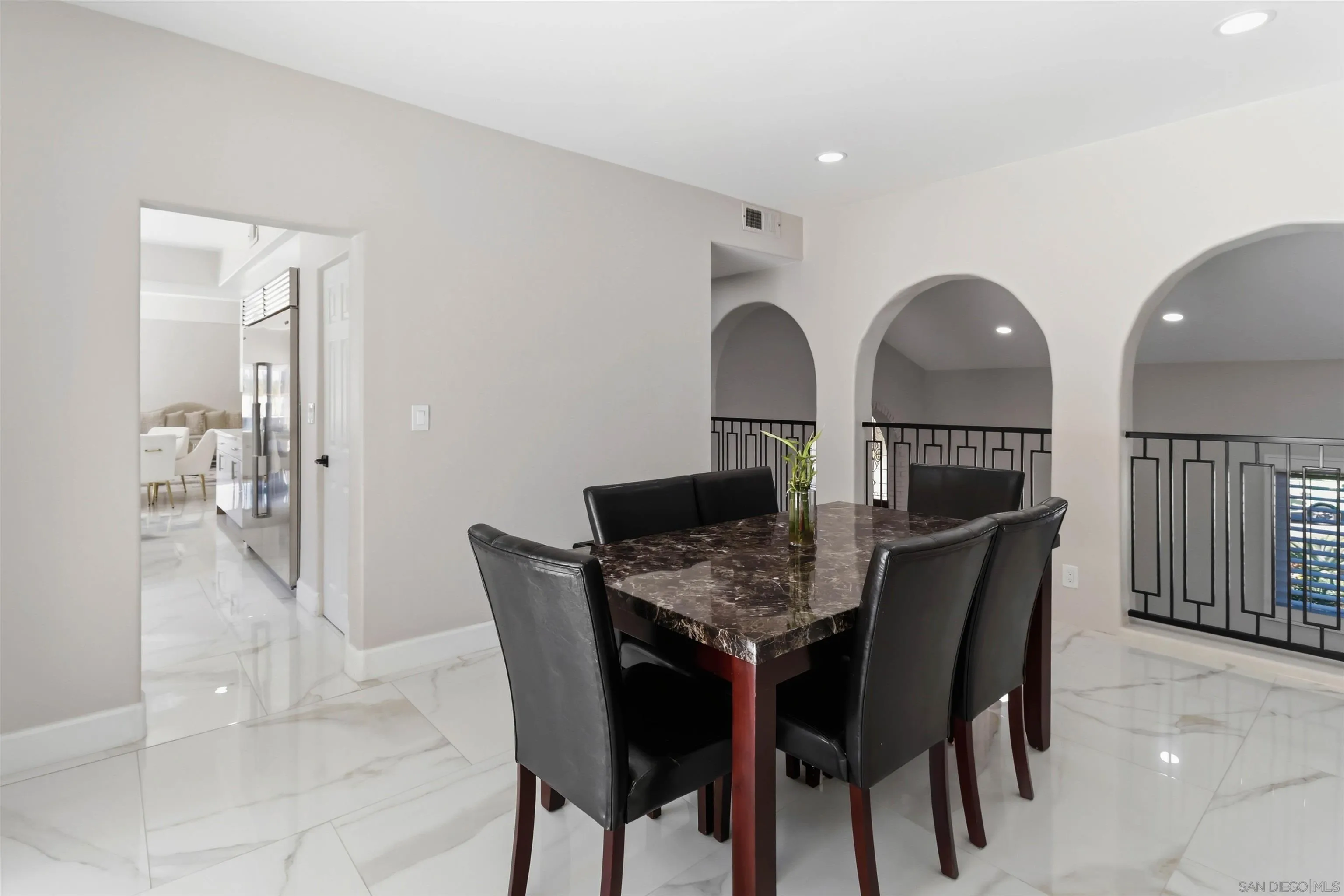 https://cdn.realtyfeed.com/cdn/127/260014292/034f77e13d3862bc892b0f930699c033.webp