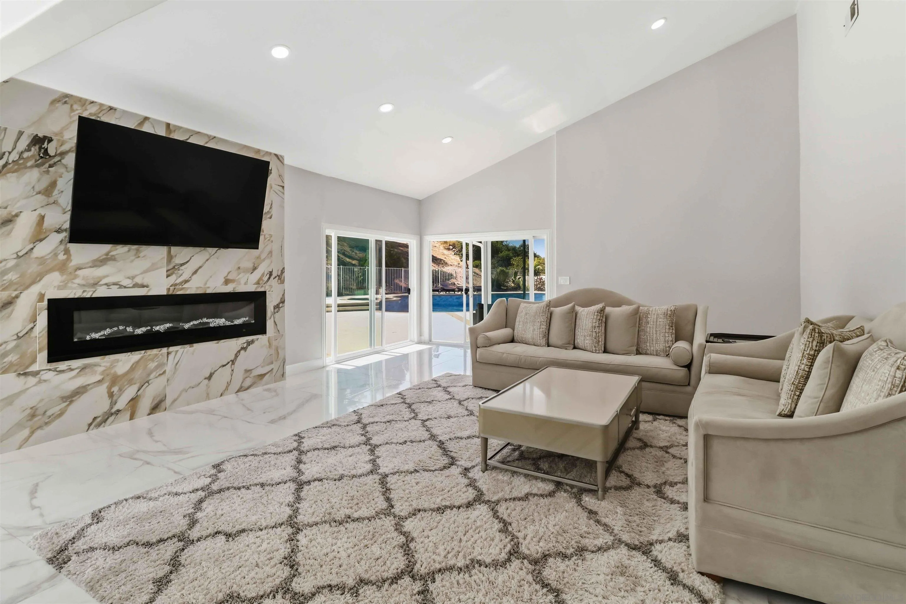 https://cdn.realtyfeed.com/cdn/127/260014292/0508773648cd0fe5cba380690cb561b8.webp