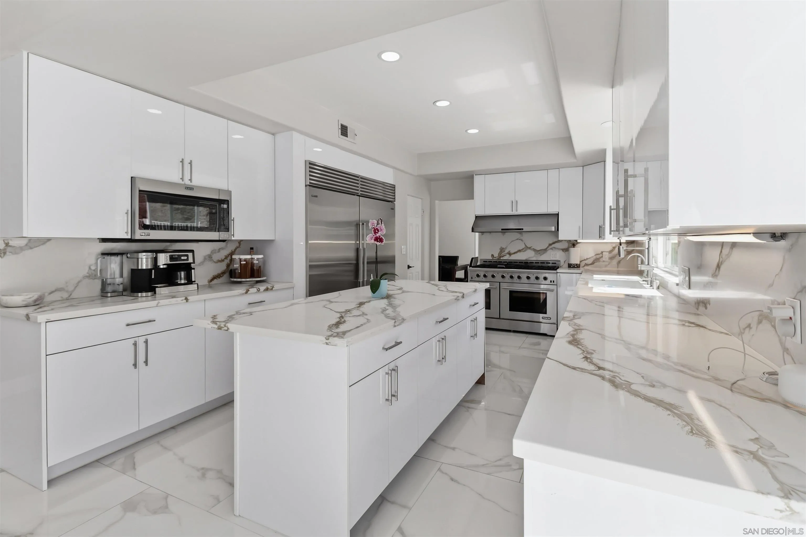 https://cdn.realtyfeed.com/cdn/127/260014292/229a5e3af330907a8980a1003447de6c.webp