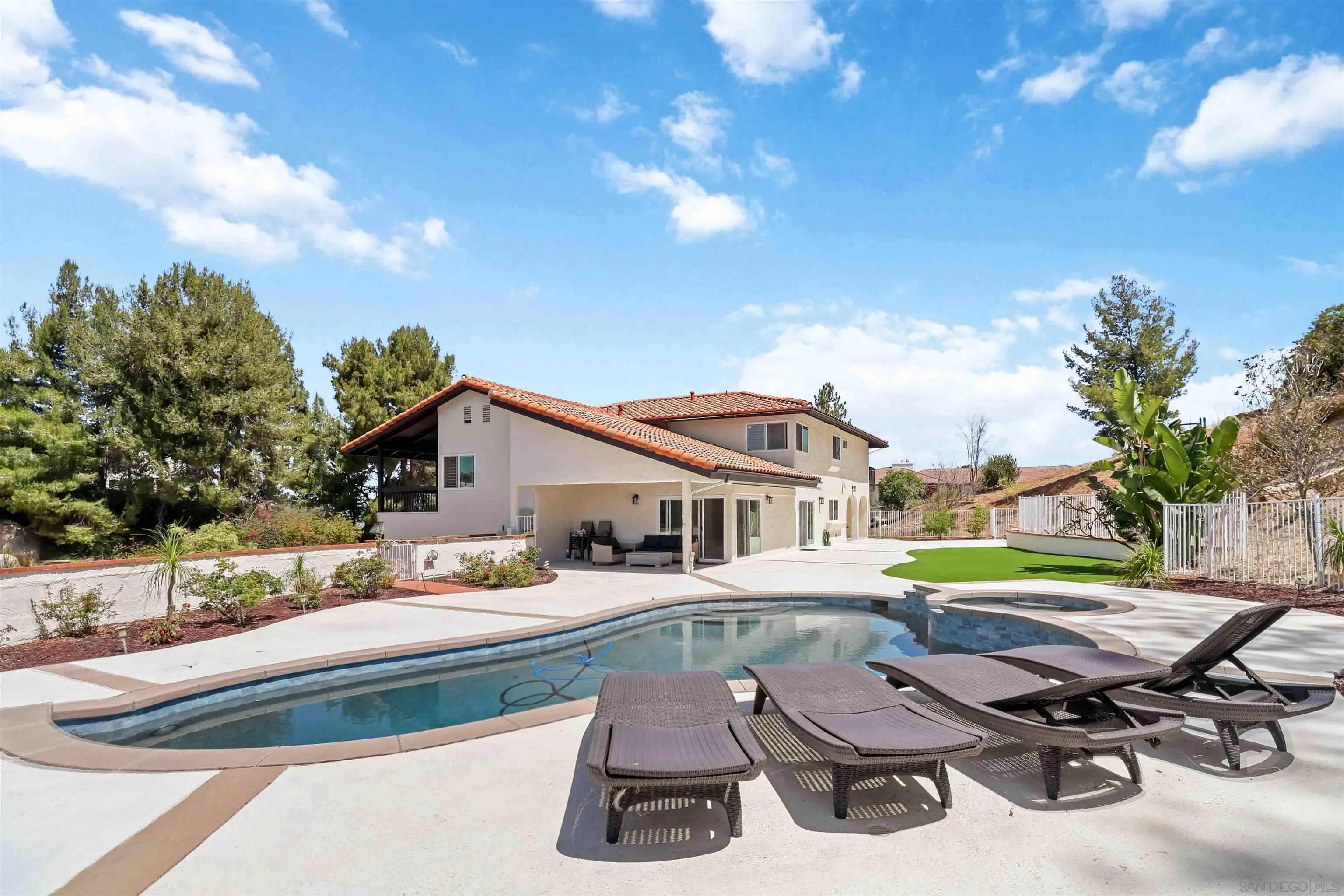 https://cdn.realtyfeed.com/cdn/127/260014292/2ee4a01f80354cd6f12929ce071a5401.webp