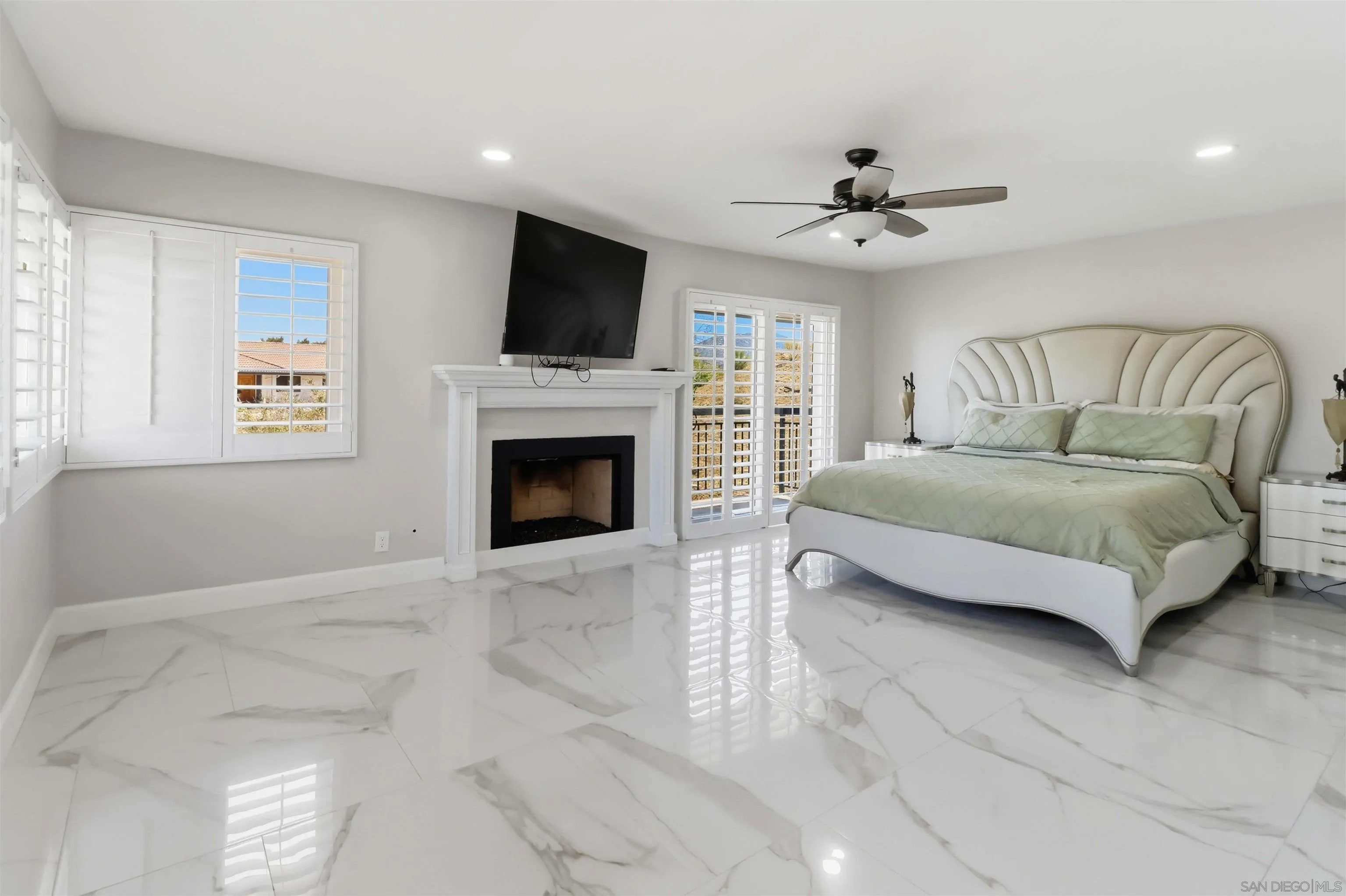 https://cdn.realtyfeed.com/cdn/127/260014292/4d34a20436a634bc64d04b05af7b3a57.webp