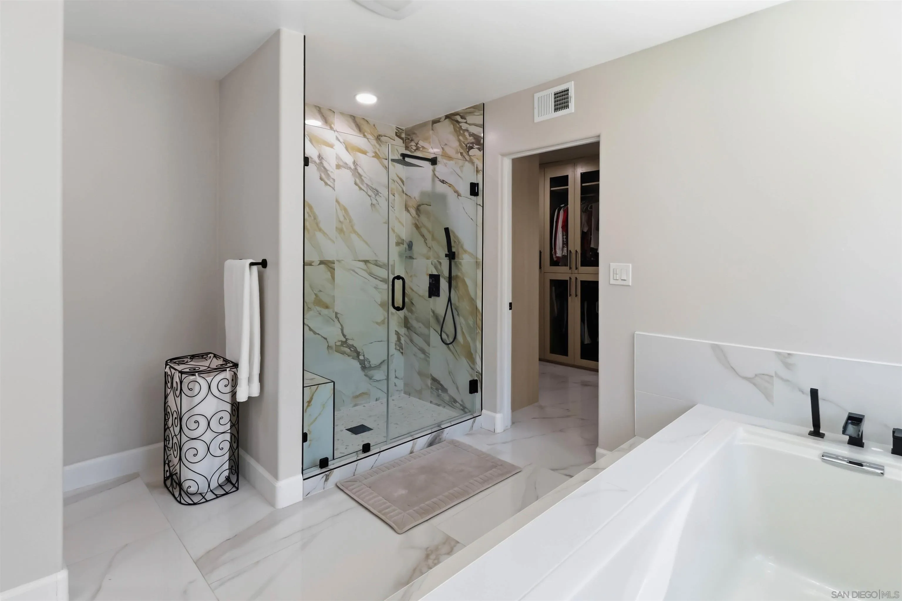 https://cdn.realtyfeed.com/cdn/127/260014292/85de98834568f7aa9ded74d0844e3770.webp