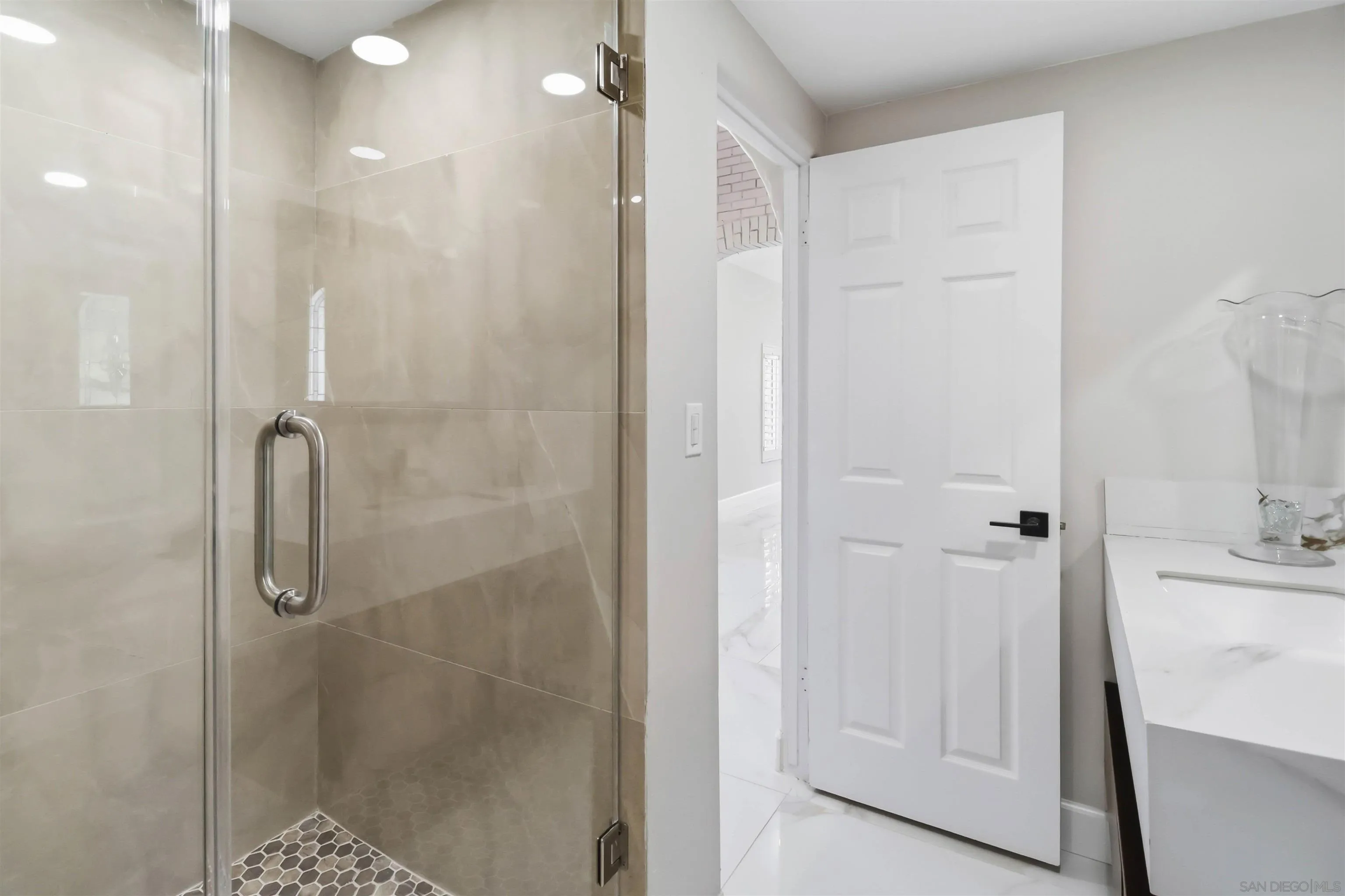https://cdn.realtyfeed.com/cdn/127/260014292/8811b68fd01a679a09db60e1ee2eb120.webp