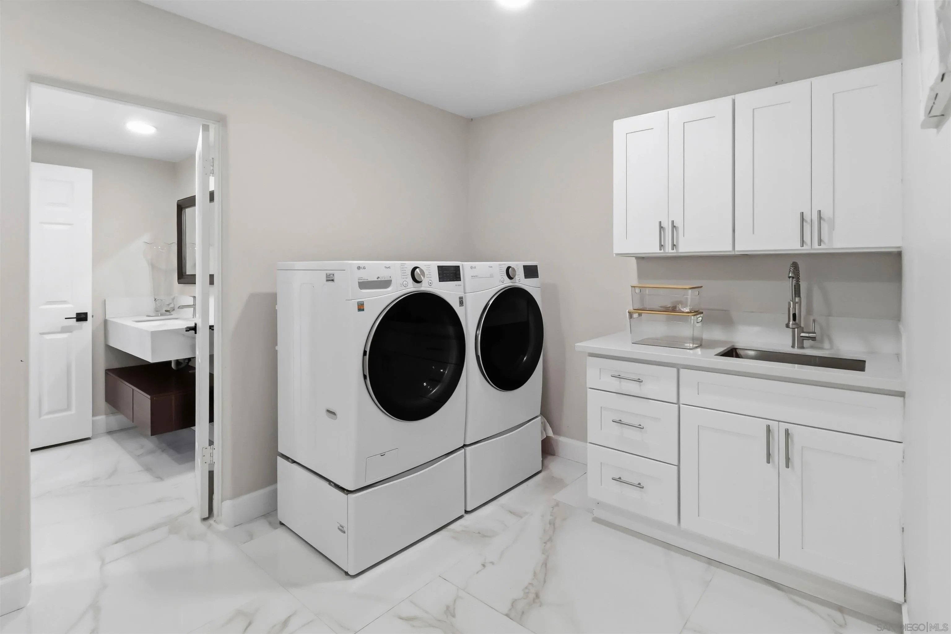 https://cdn.realtyfeed.com/cdn/127/260014292/a04fce62749354d21cefee15d22b699b.webp