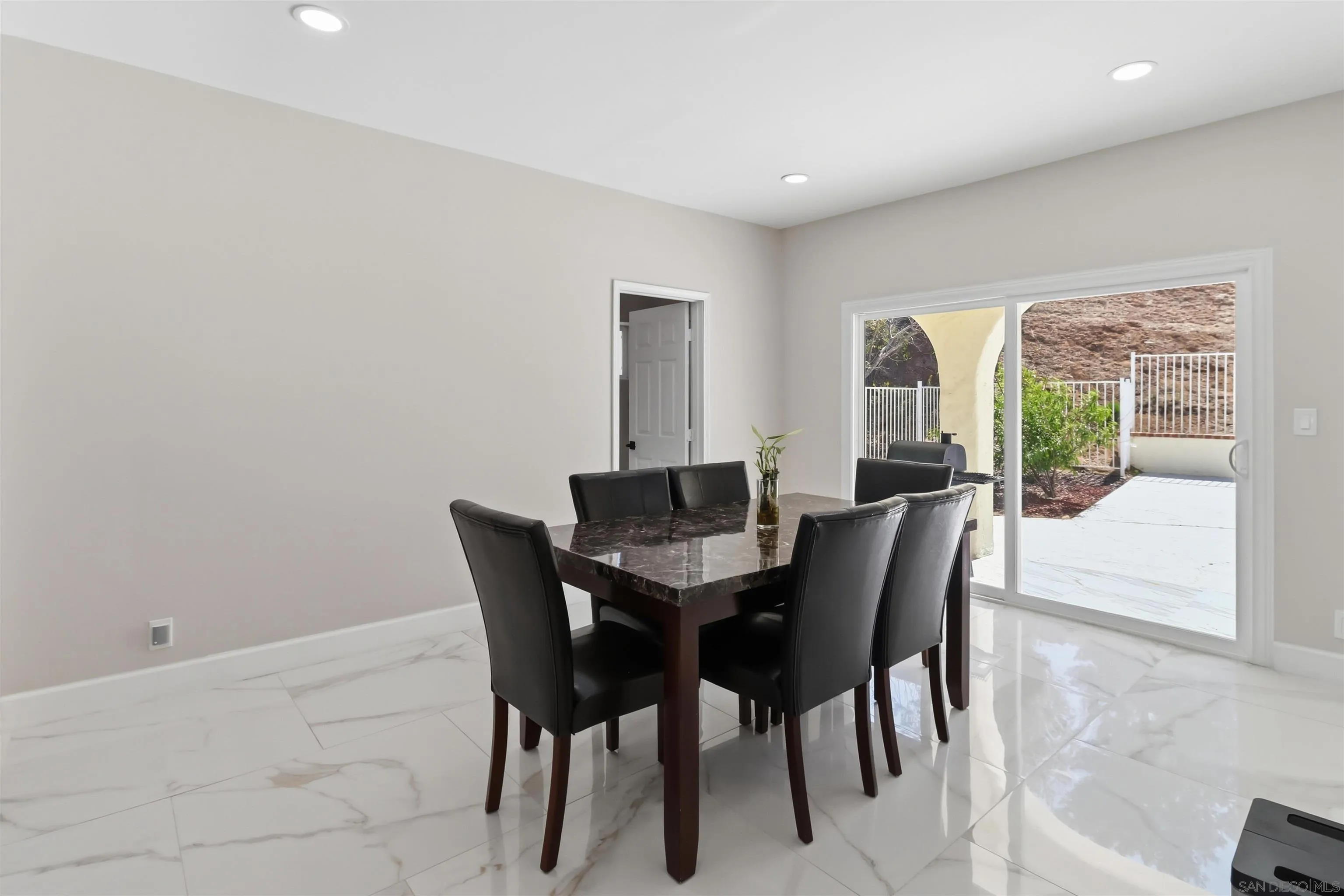 https://cdn.realtyfeed.com/cdn/127/260014292/a0ecb87eecfff76804a26b5365661421.webp