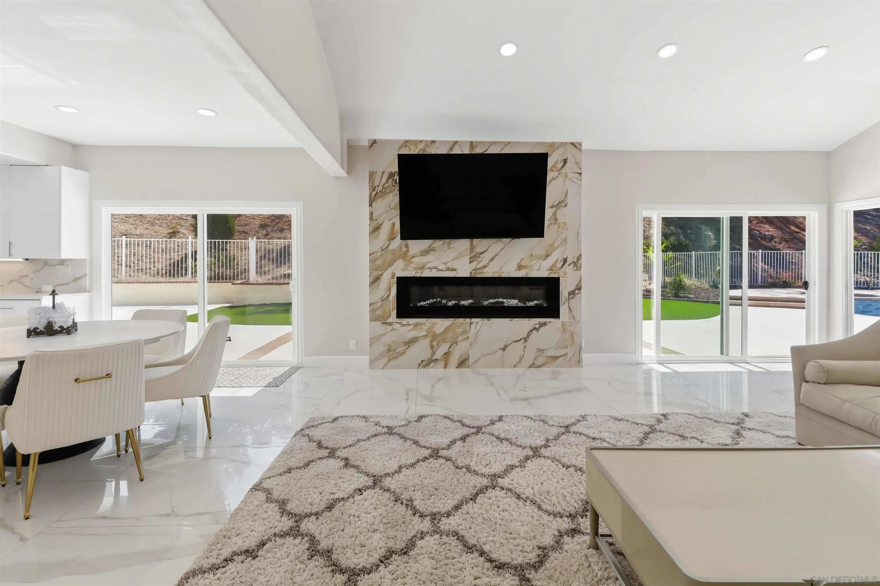 https://cdn.realtyfeed.com/cdn/127/260014292/c5b2d6fff76e0aa8f3461f702dc266b5.webp