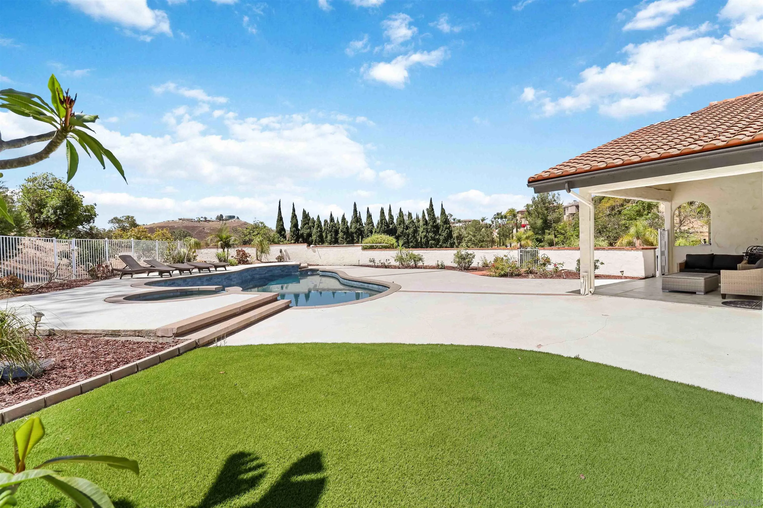 https://cdn.realtyfeed.com/cdn/127/260014292/ddf6fa2d19cb3a9927898c1baa39d5bb.webp
