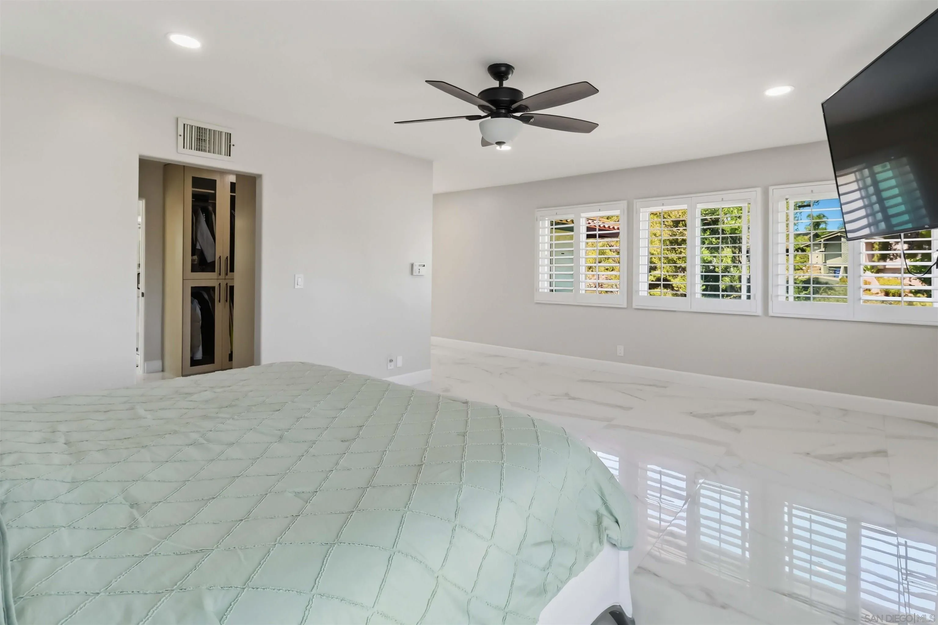 https://cdn.realtyfeed.com/cdn/127/260014292/fe580f6b73df6907389fa5ea36650aa8.webp