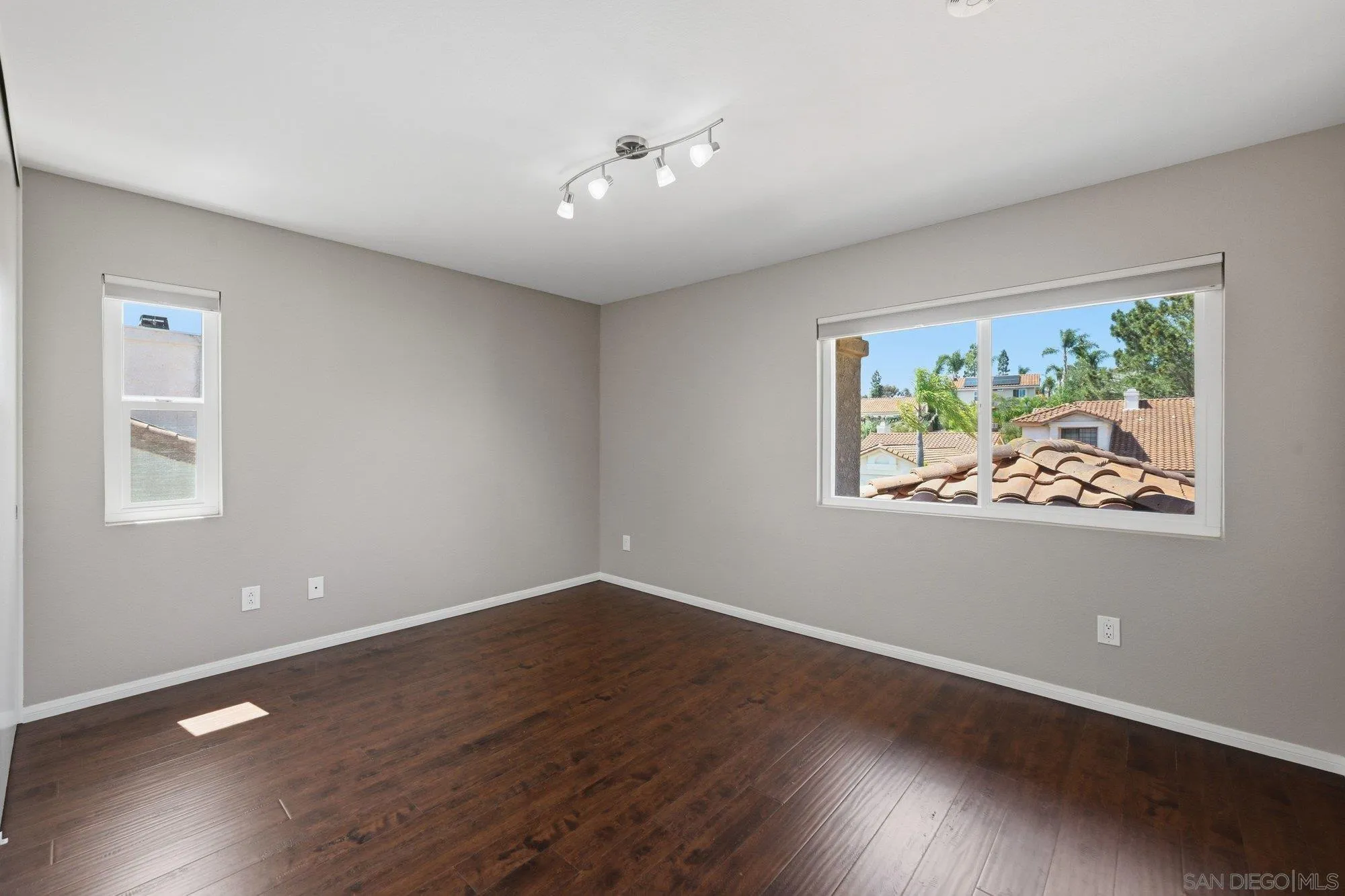https://cdn.realtyfeed.com/cdn/127/260014293/347a81fcca71a66f55581a7f8cb0dc2e.webp