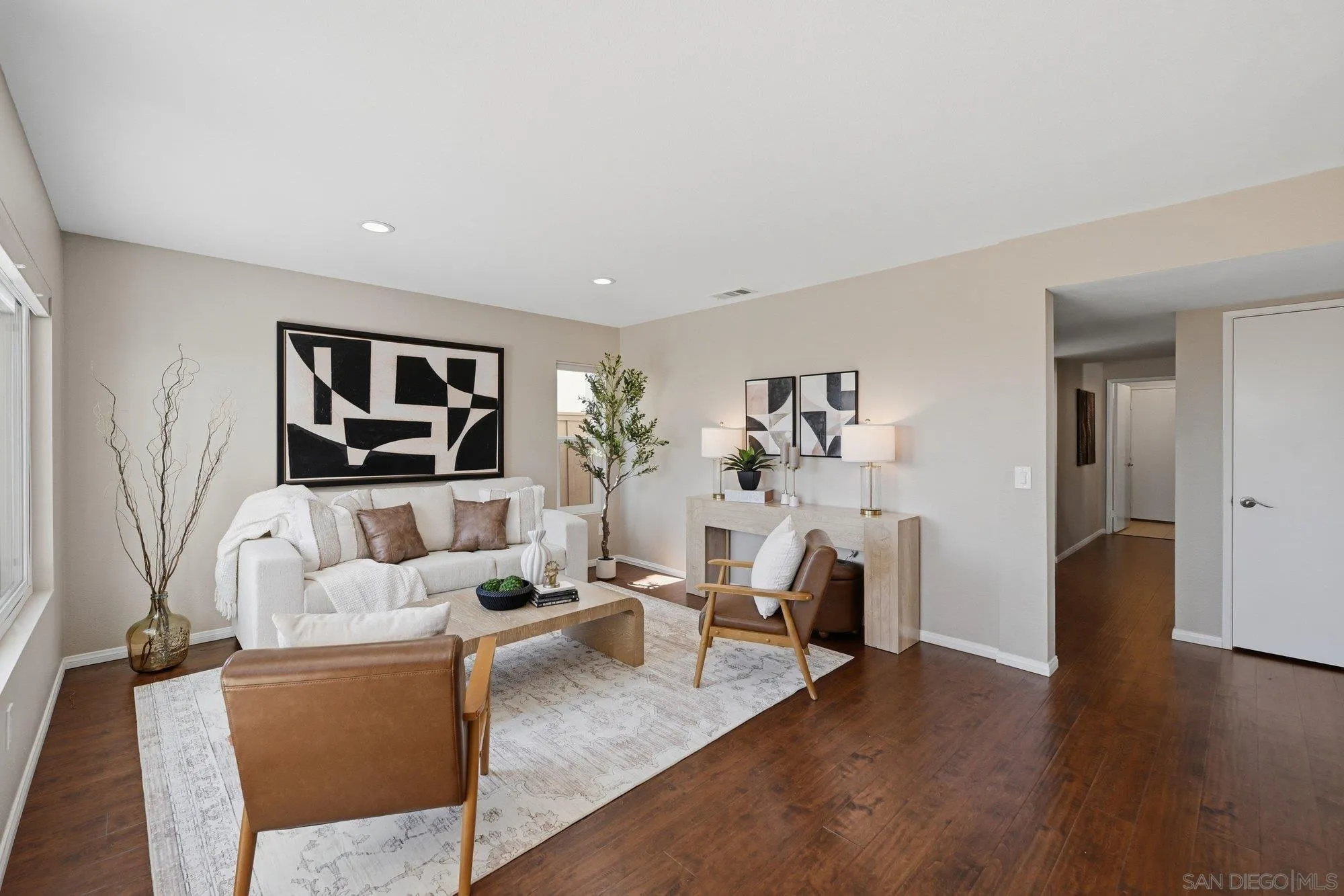 https://cdn.realtyfeed.com/cdn/127/260014293/503d77b95ddf7d11e30634d7506128ae.webp