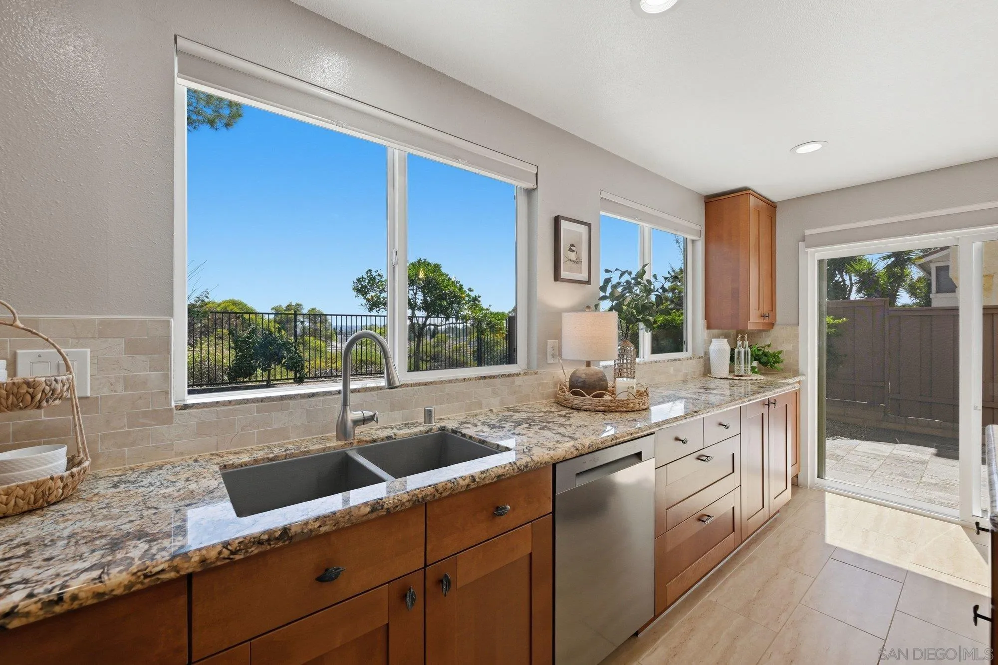 https://cdn.realtyfeed.com/cdn/127/260014293/5fb97b4e6a9a6556559380611469f39c.webp