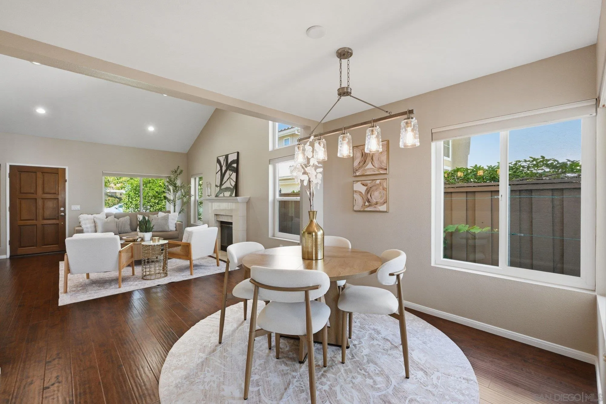 https://cdn.realtyfeed.com/cdn/127/260014293/882229837dc98430d161c68dd59418dd.webp