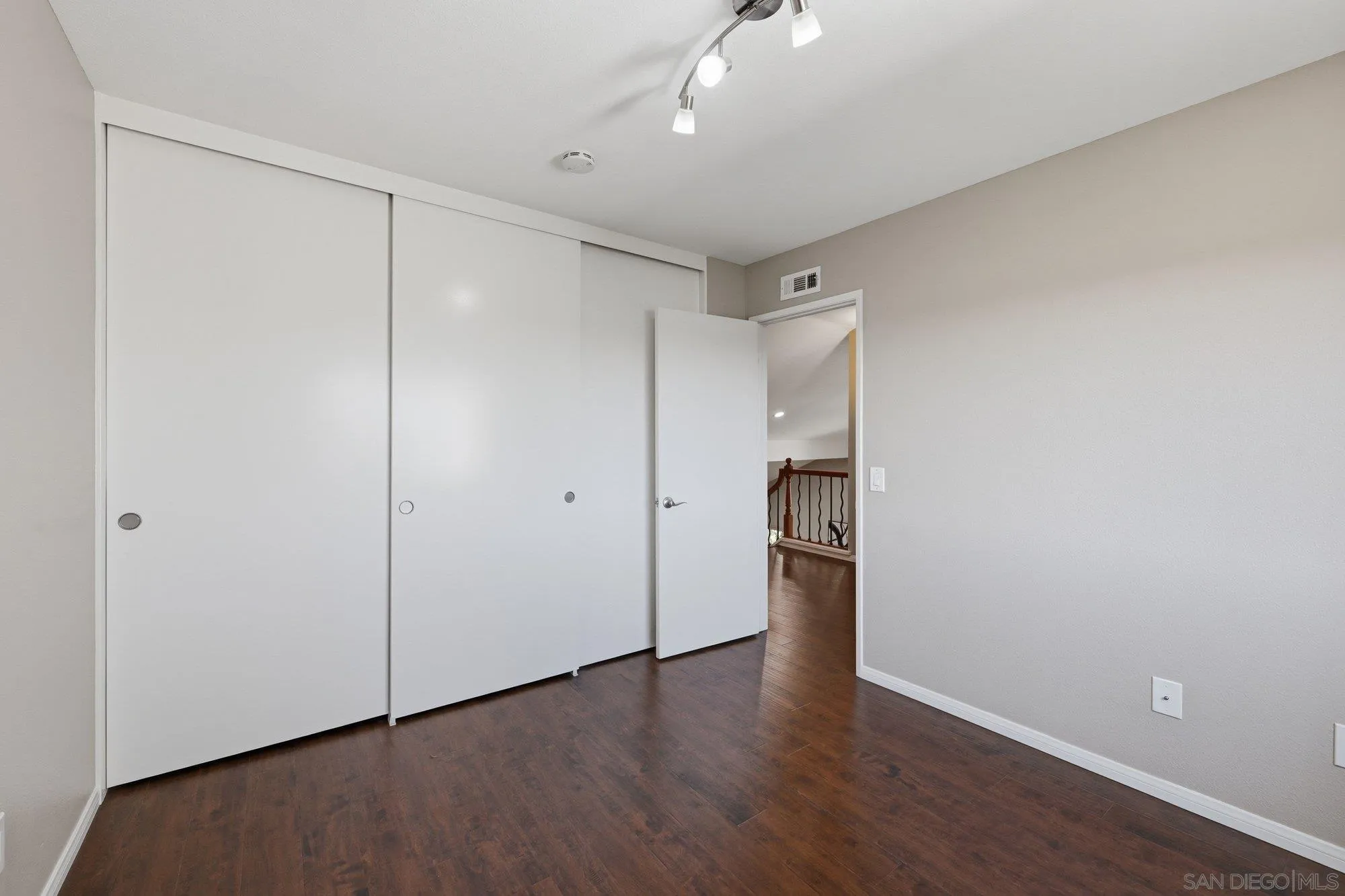 https://cdn.realtyfeed.com/cdn/127/260014293/98b4bf9160bb67421ca9afc79003e0fe.webp