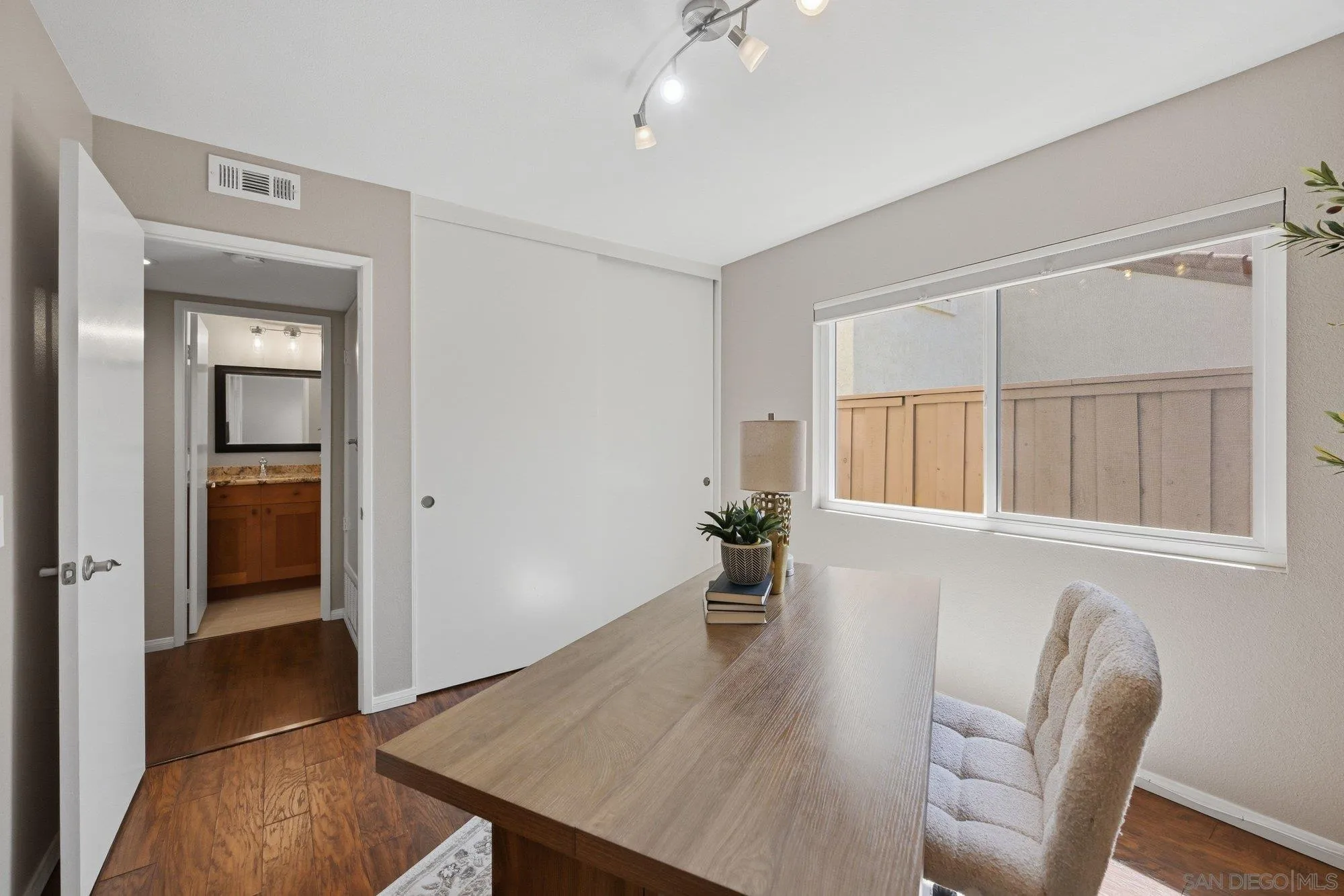https://cdn.realtyfeed.com/cdn/127/260014293/9de23262f16be2ed072a0a05f4e02515.webp