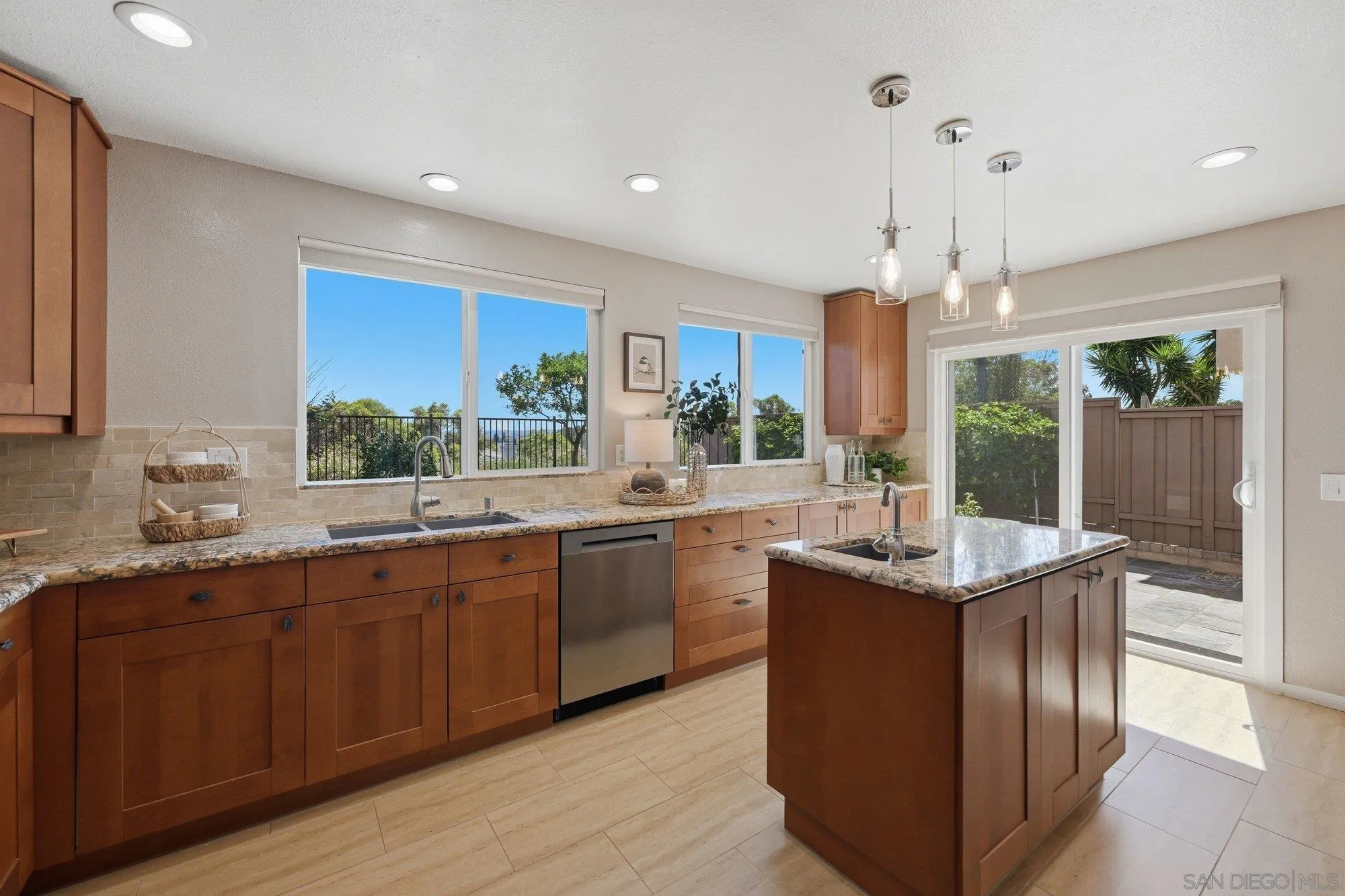 https://cdn.realtyfeed.com/cdn/127/260014293/b9adc2446d8225b8e34233e1077c9954.webp
