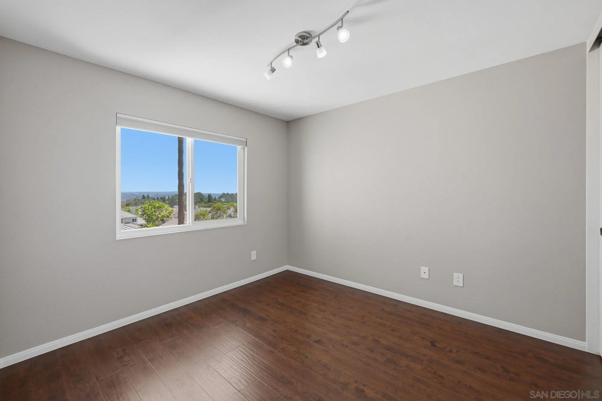 https://cdn.realtyfeed.com/cdn/127/260014293/e4cee95fc50c3124a233cc4e1b5f0b61.webp