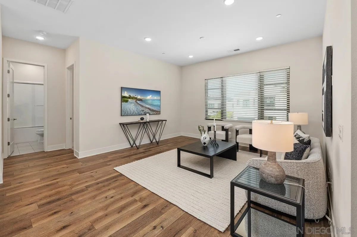 https://cdn.realtyfeed.com/cdn/127/260014300/8b1138663d8b37e7e61f705a0f1e2242.webp