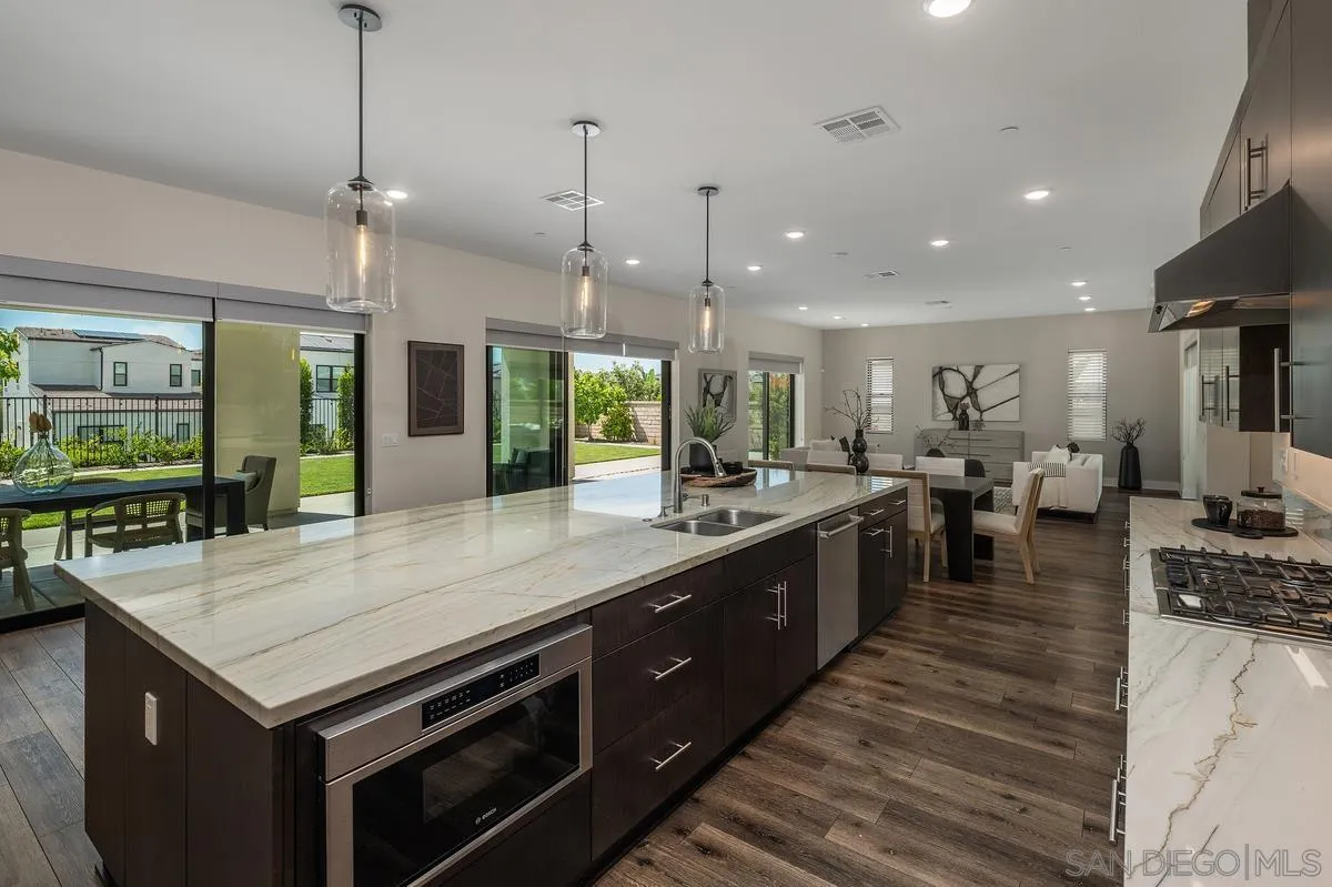 https://cdn.realtyfeed.com/cdn/127/260014300/cb6bf7d9484d2213d2db79f3f40e9e6a.webp