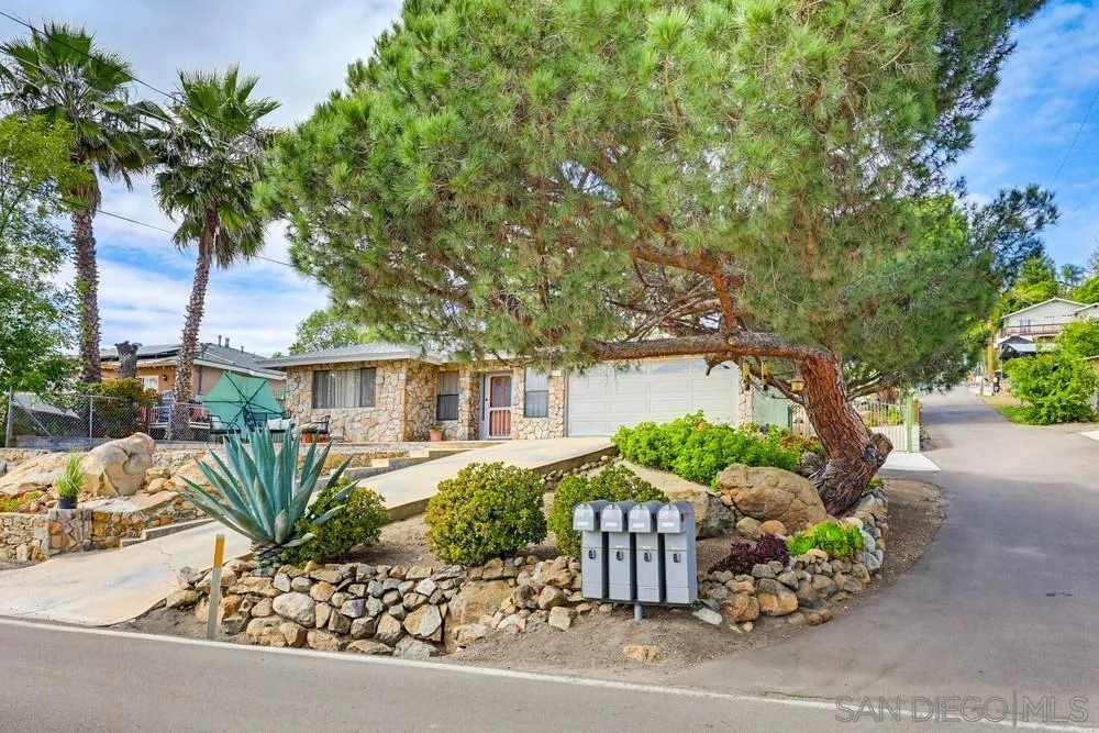 https://cdn.realtyfeed.com/cdn/127/260014301/1ef902e1cf8977b997fc06bb9c44cc27.webp
